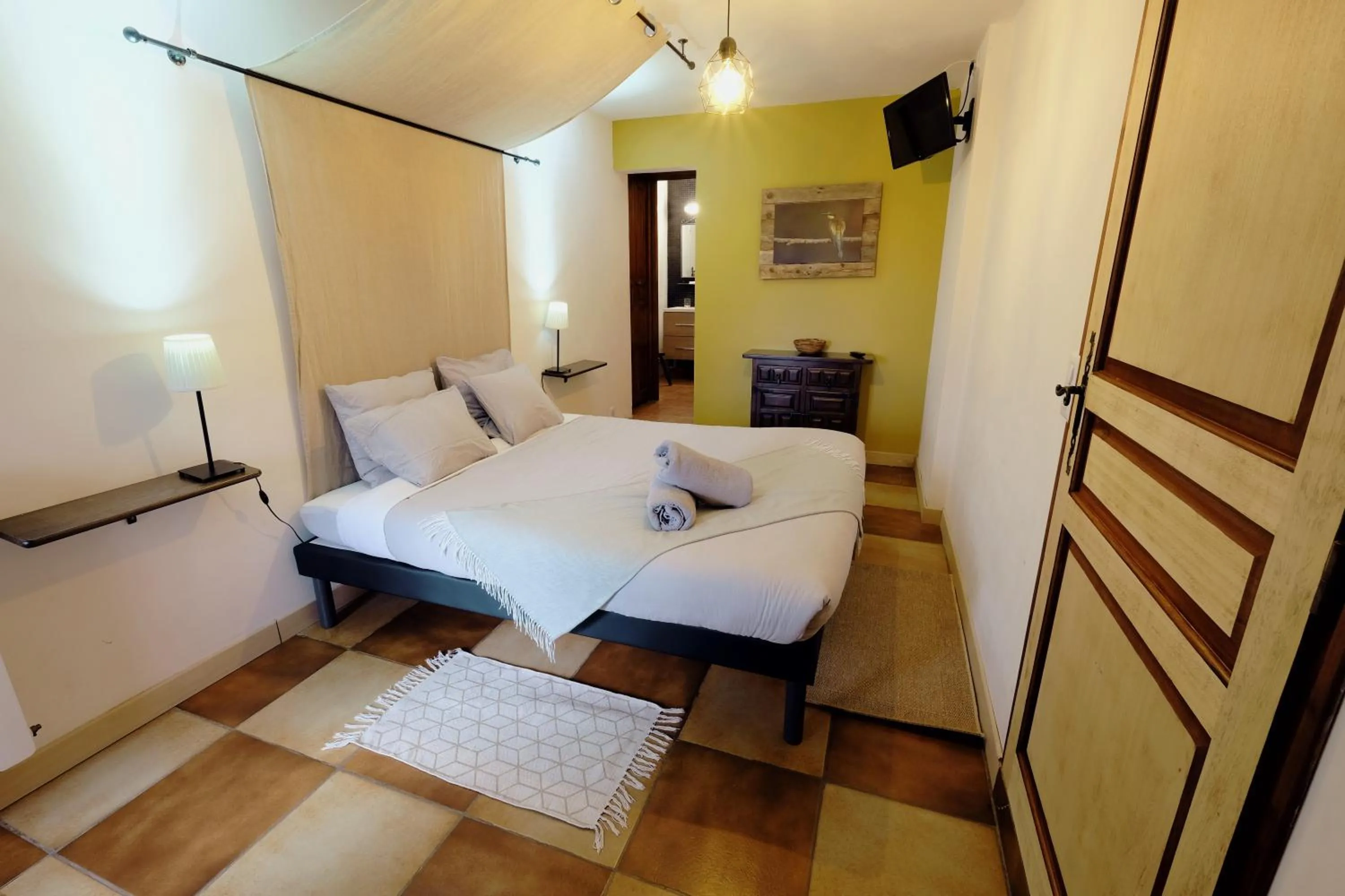 Photo of the whole room, Bed in la Ferme de Vazerat