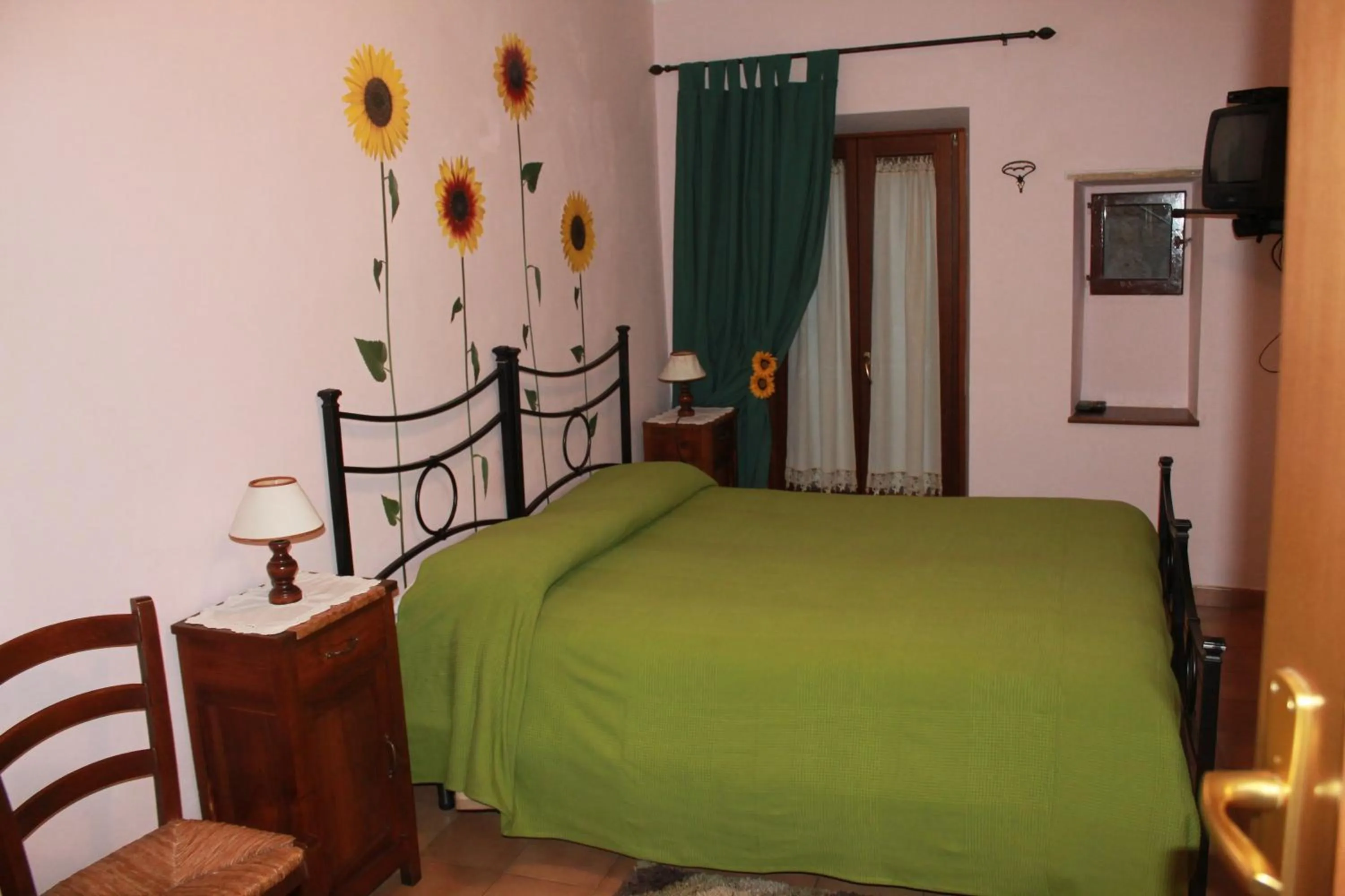 Photo of the whole room, Bed in La Loggetta