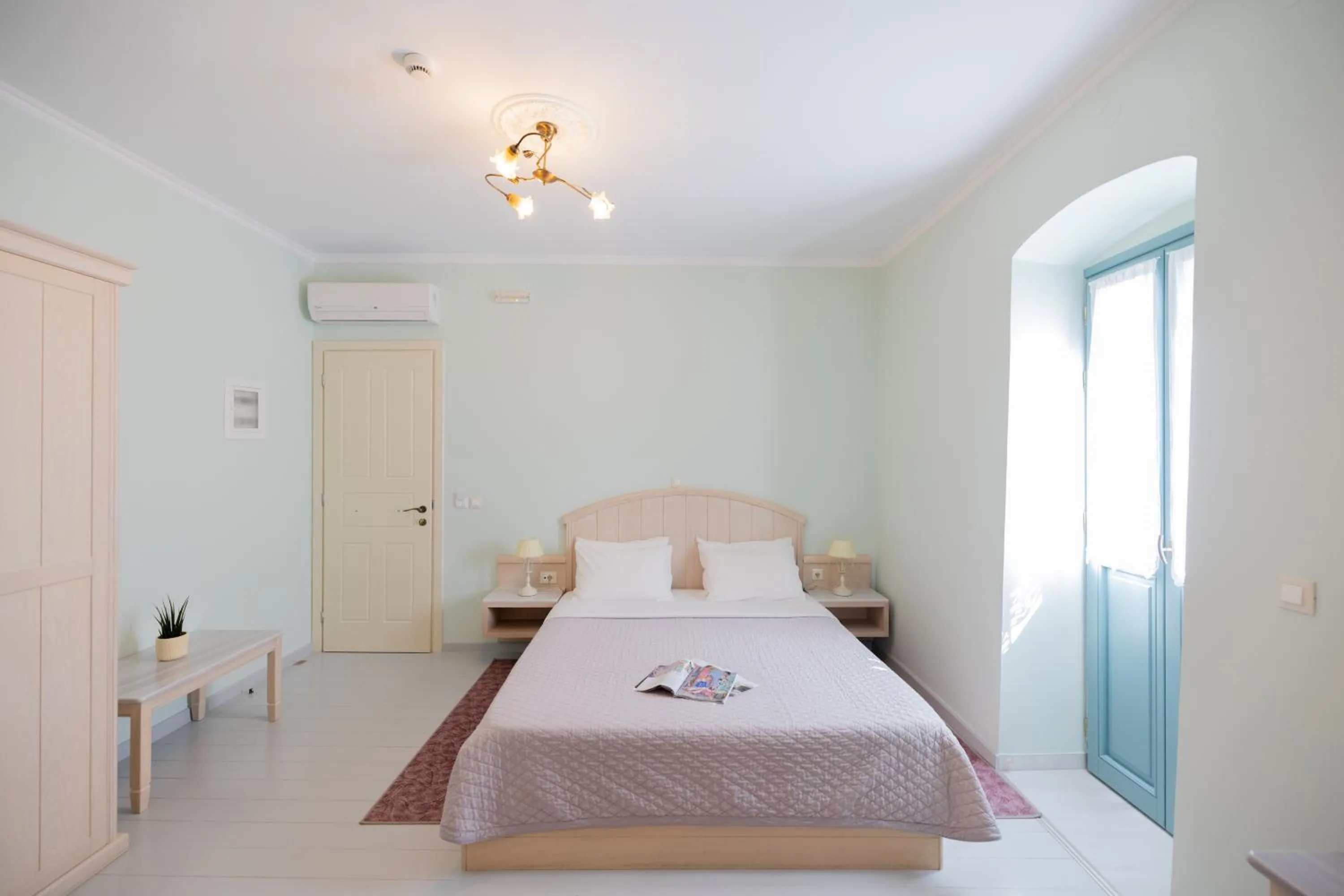 Bedroom, Bed in 999 Luxury Hotel