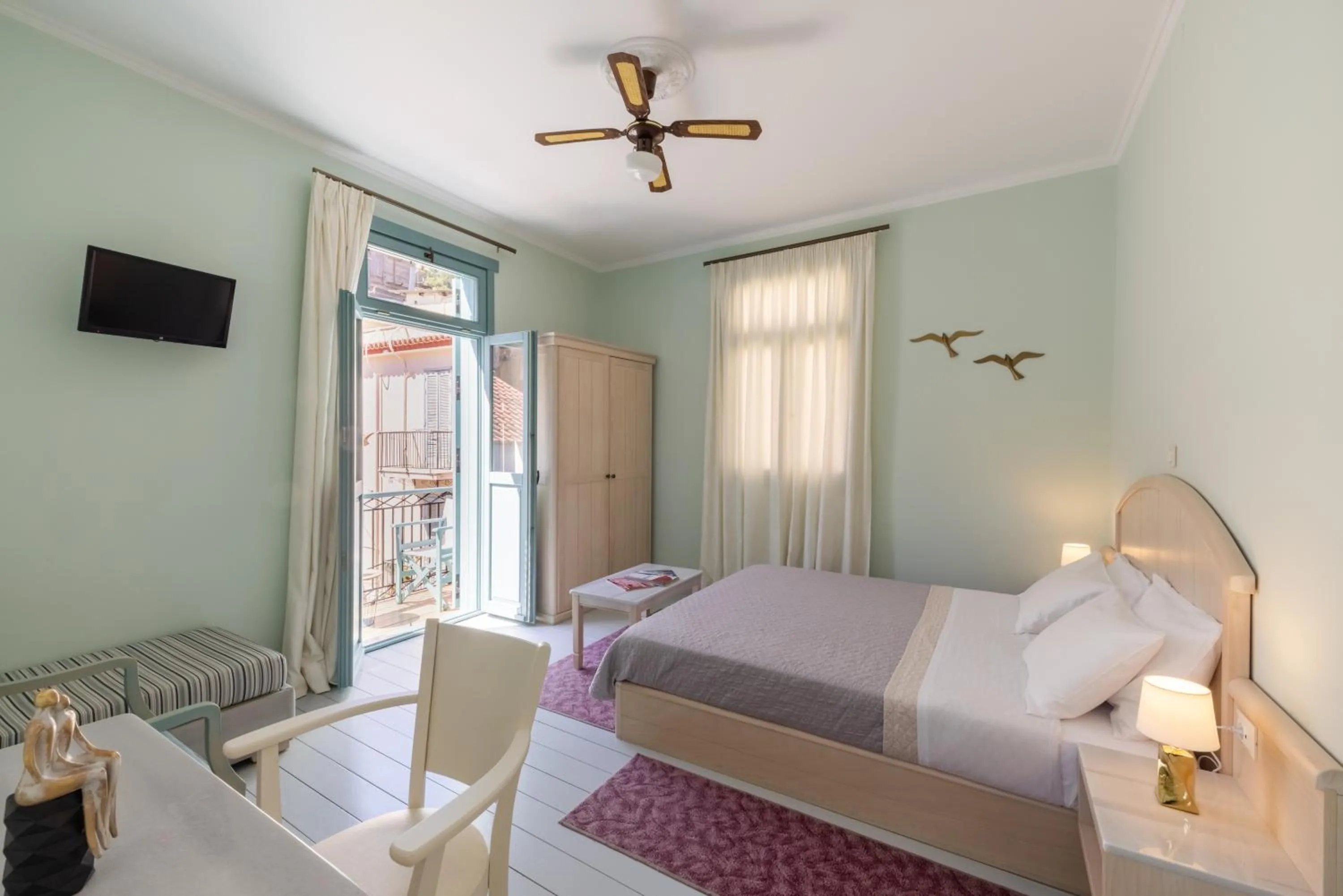 Photo of the whole room, Bed in 999 Luxury Hotel