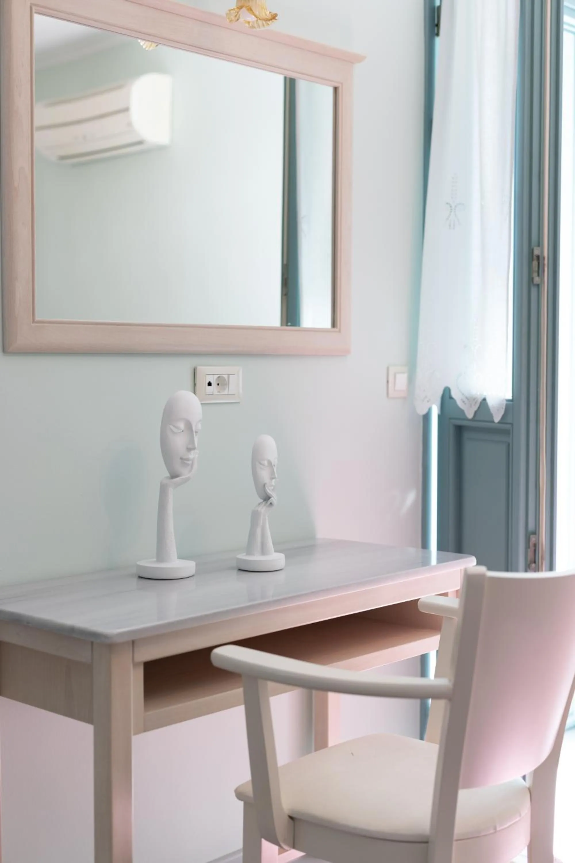 hair dresser in 999 Luxury Hotel