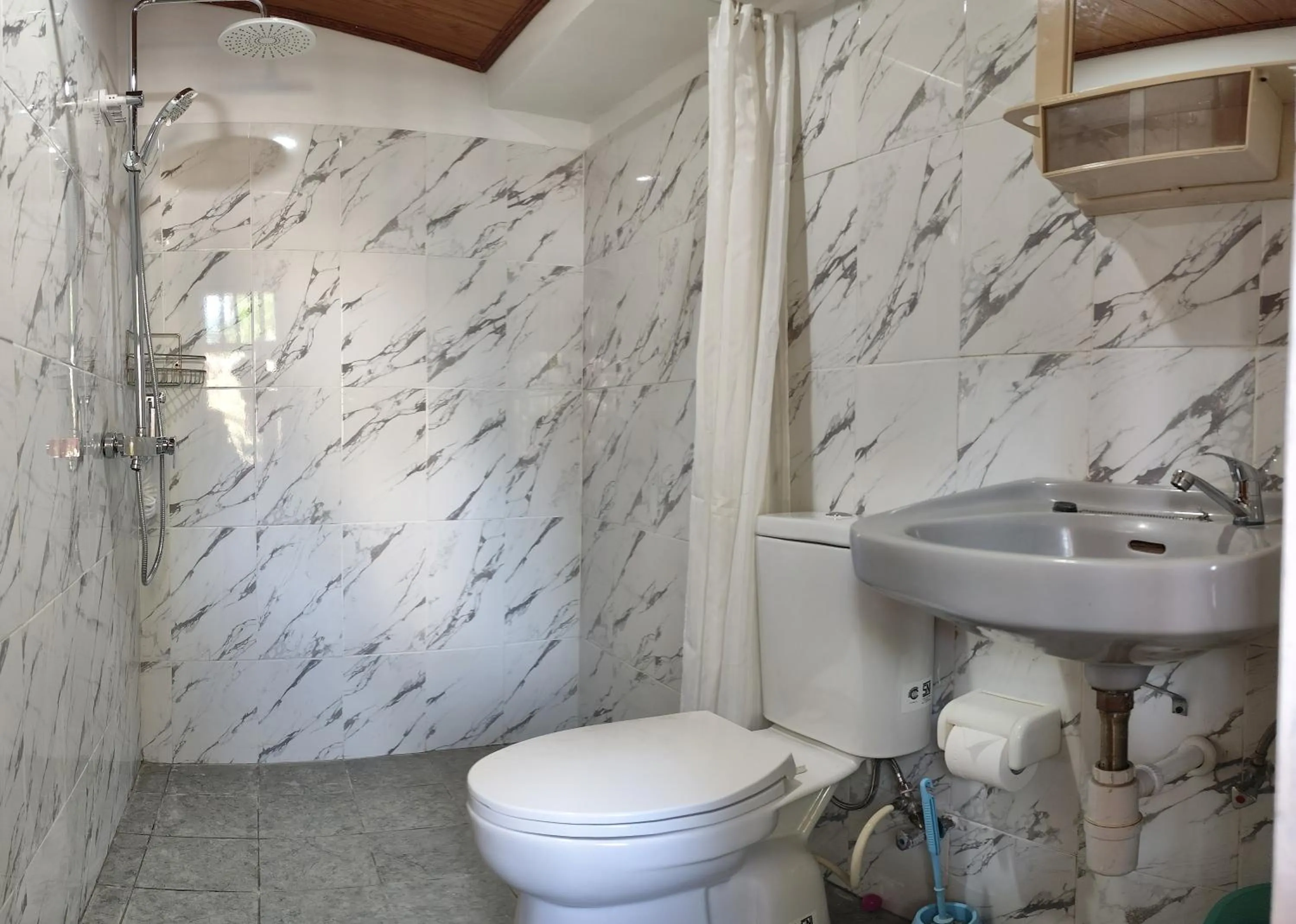 Bathroom in Keyani Bungalows Lovina