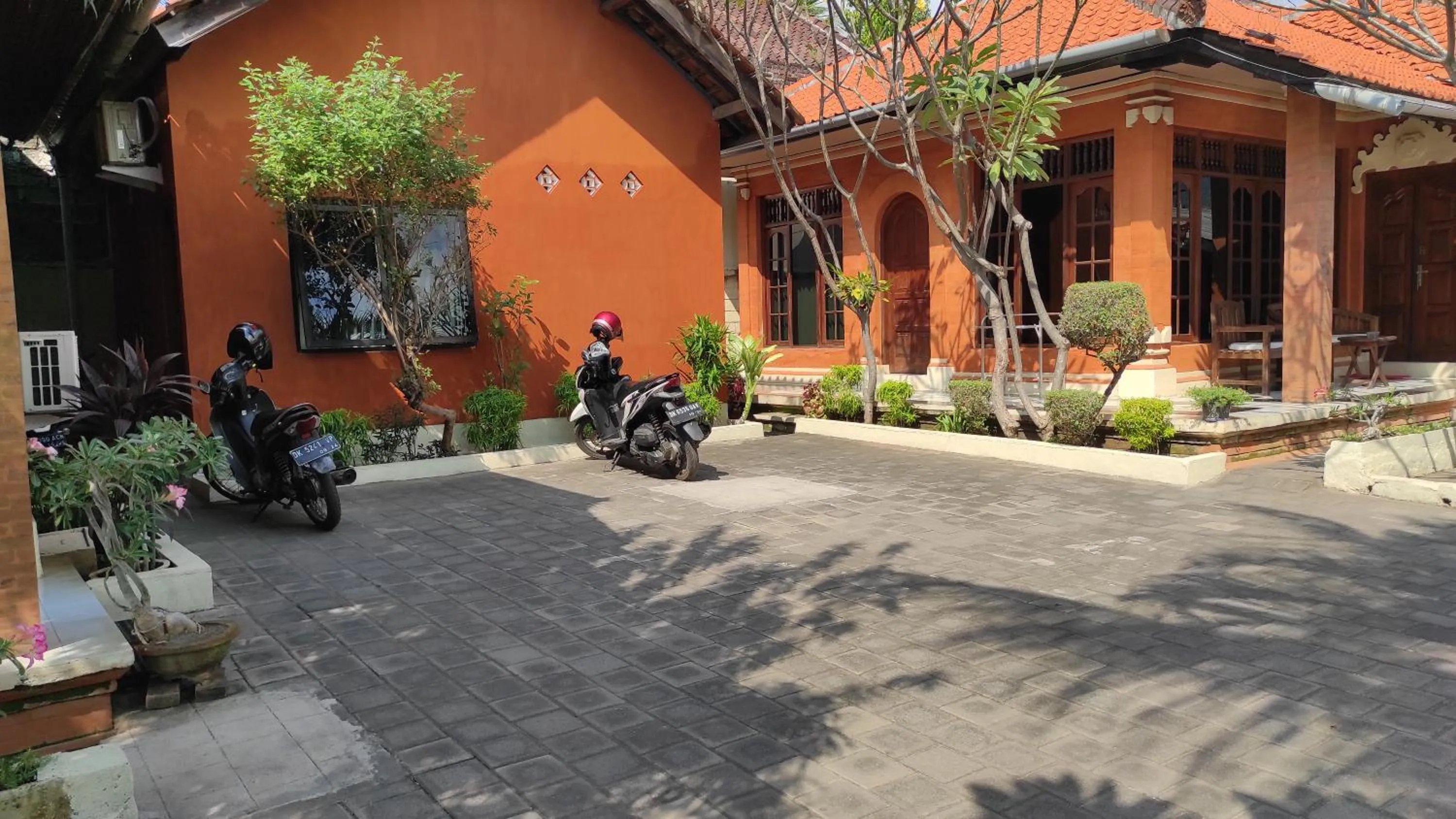 Parking in Keyani Bungalows Lovina