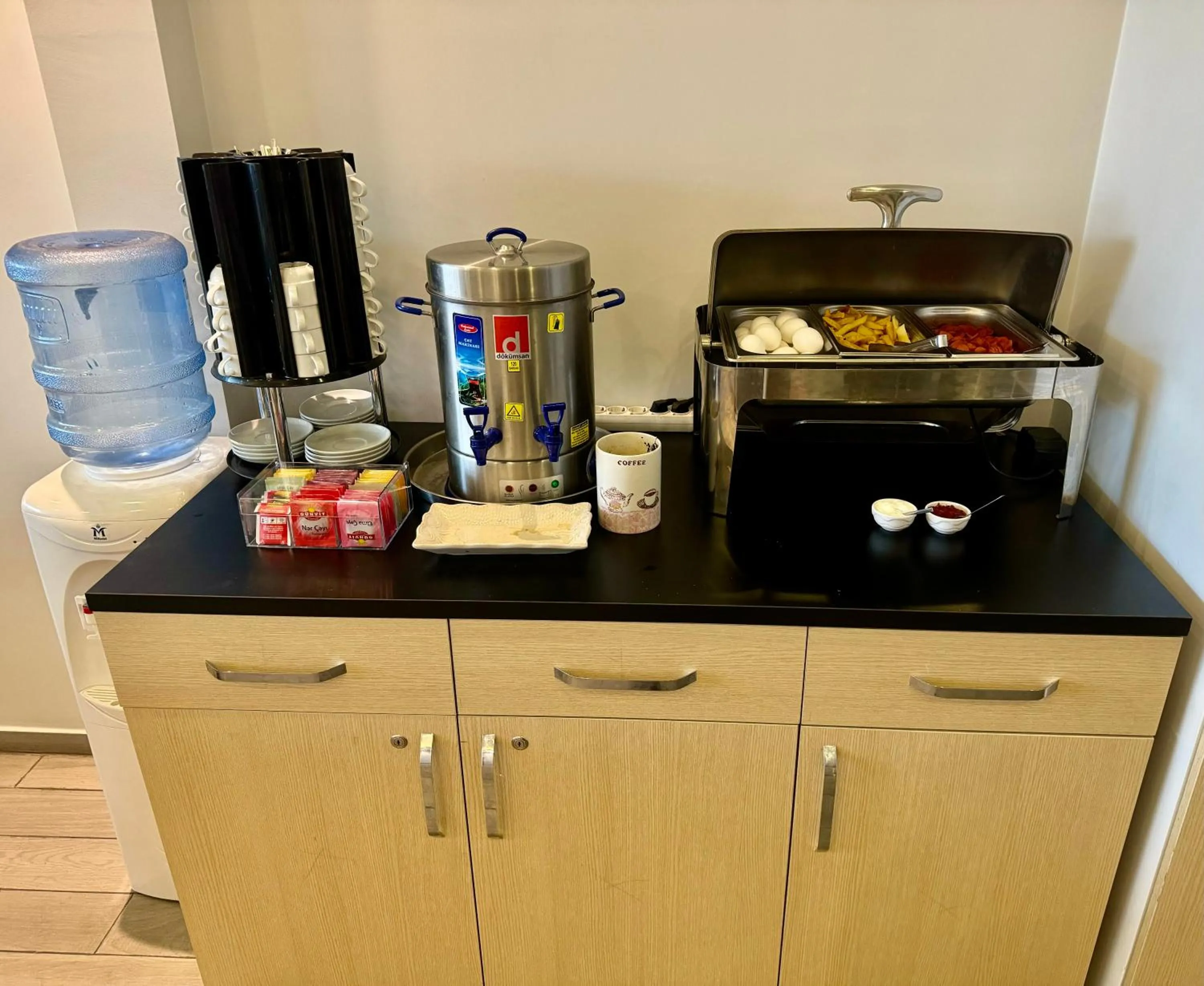 Food and drinks in Aram Edessa Hotel