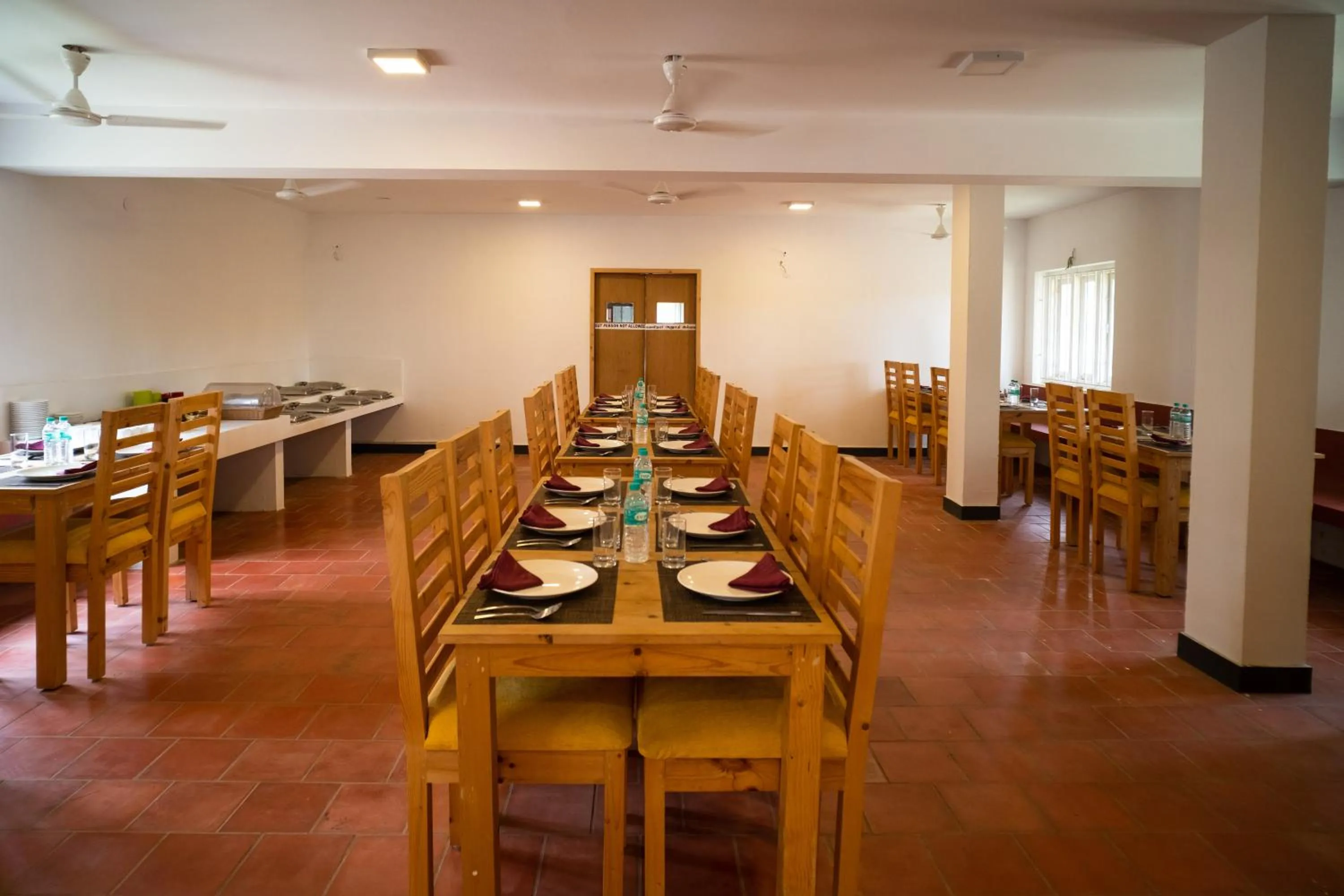 Restaurant/places to eat in La Woods Village Resort