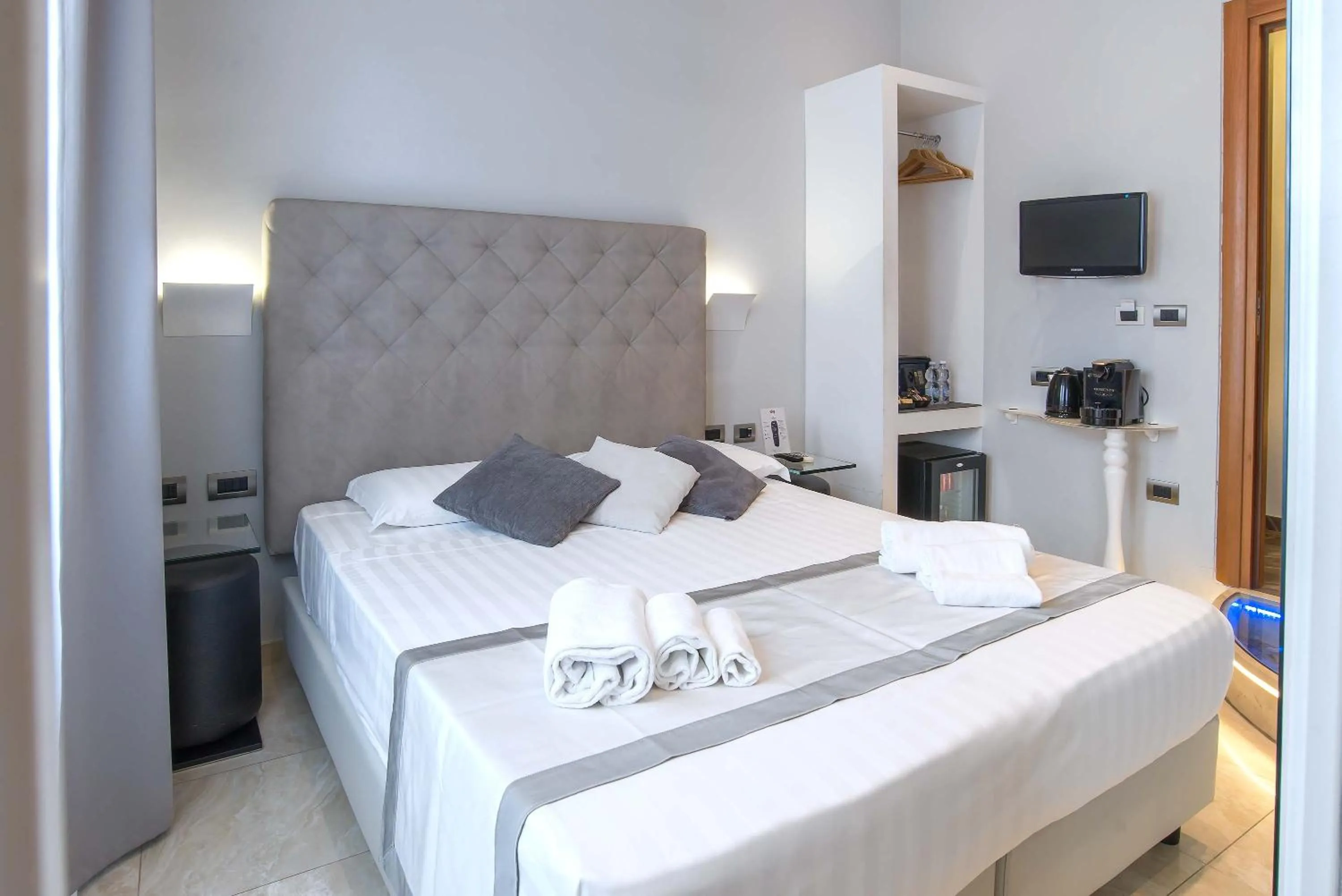 Bedroom, Bed in Pantheon Caesar Relais