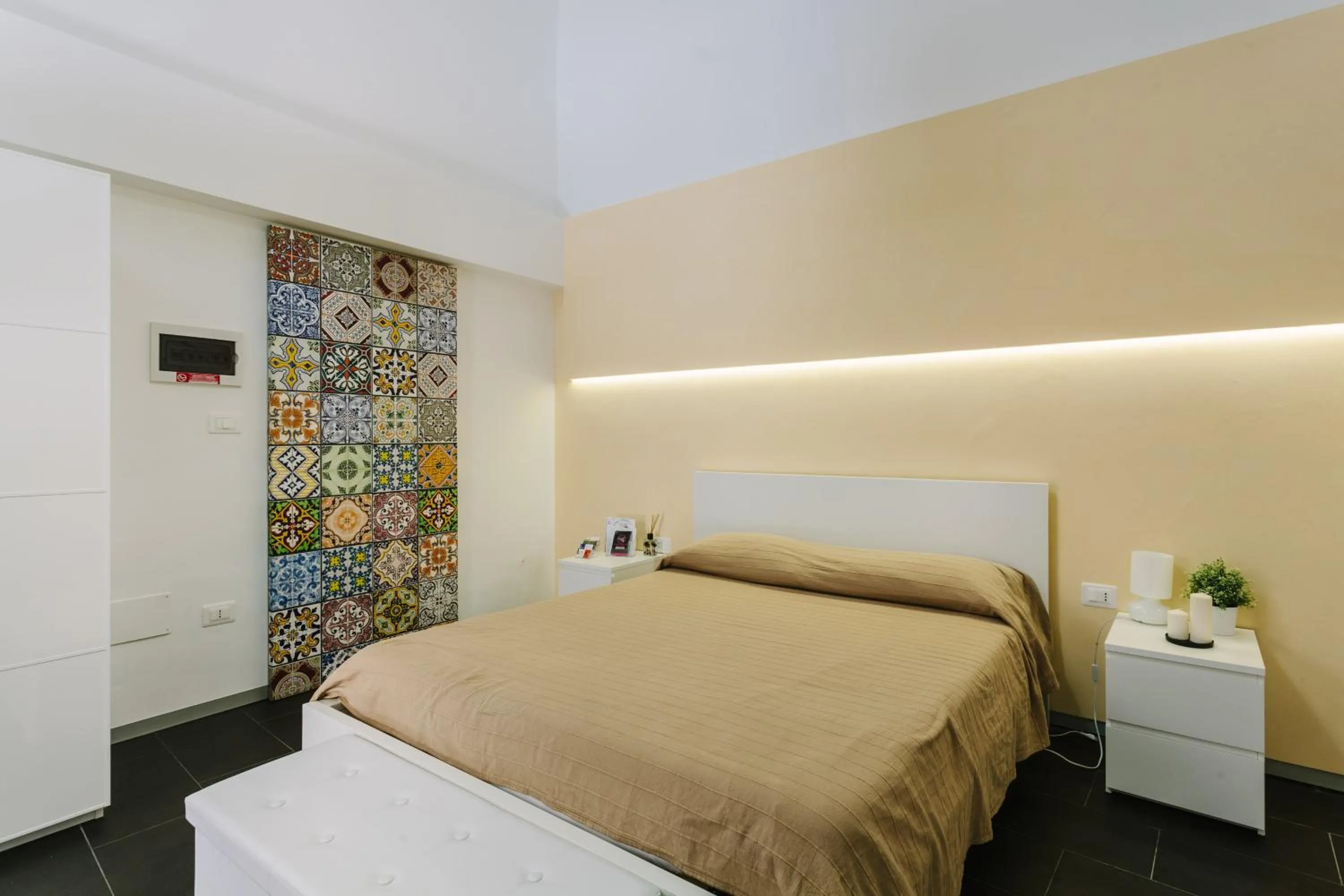 Photo of the whole room, Bed in 1743 Loft