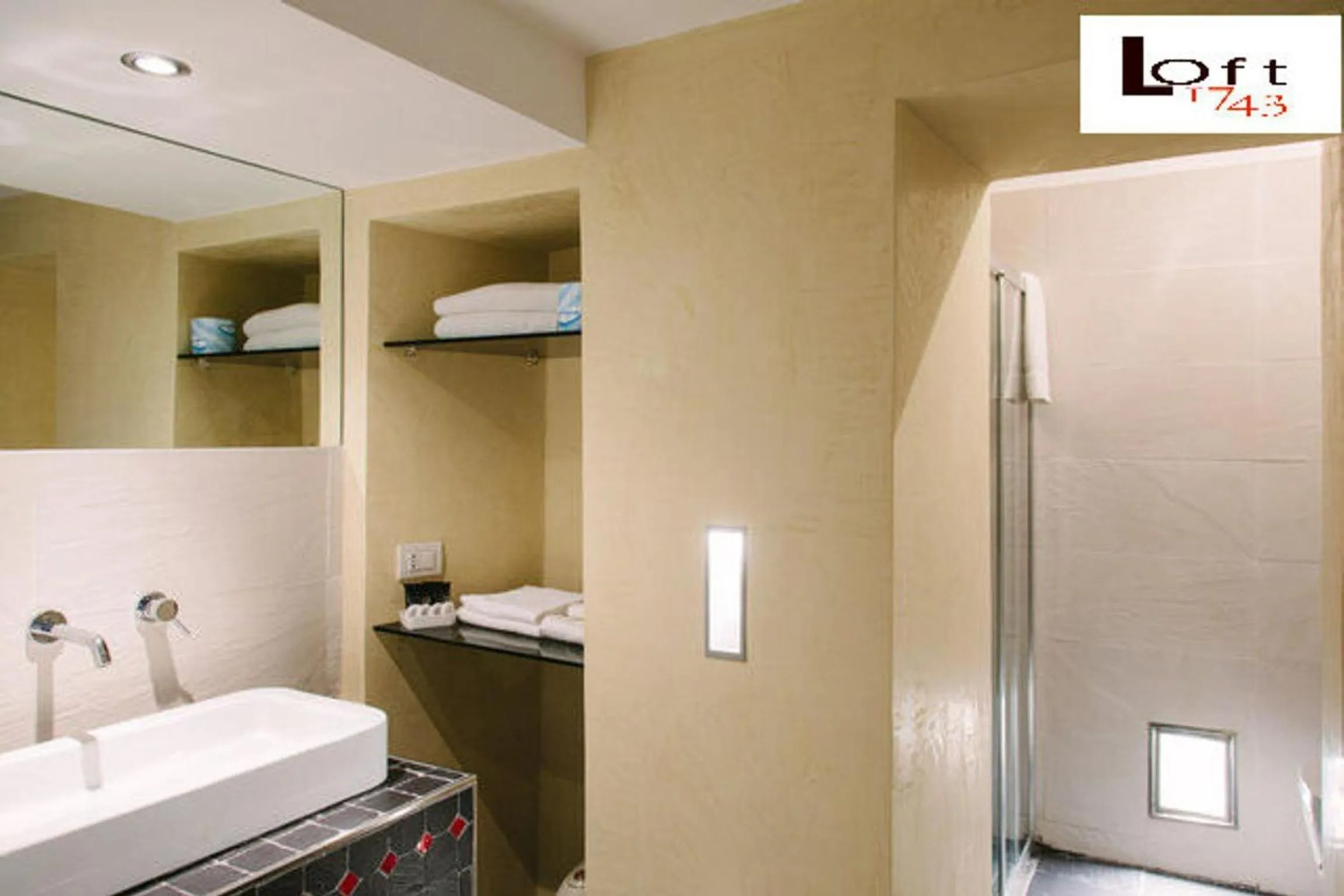 Bathroom in 1743 Loft