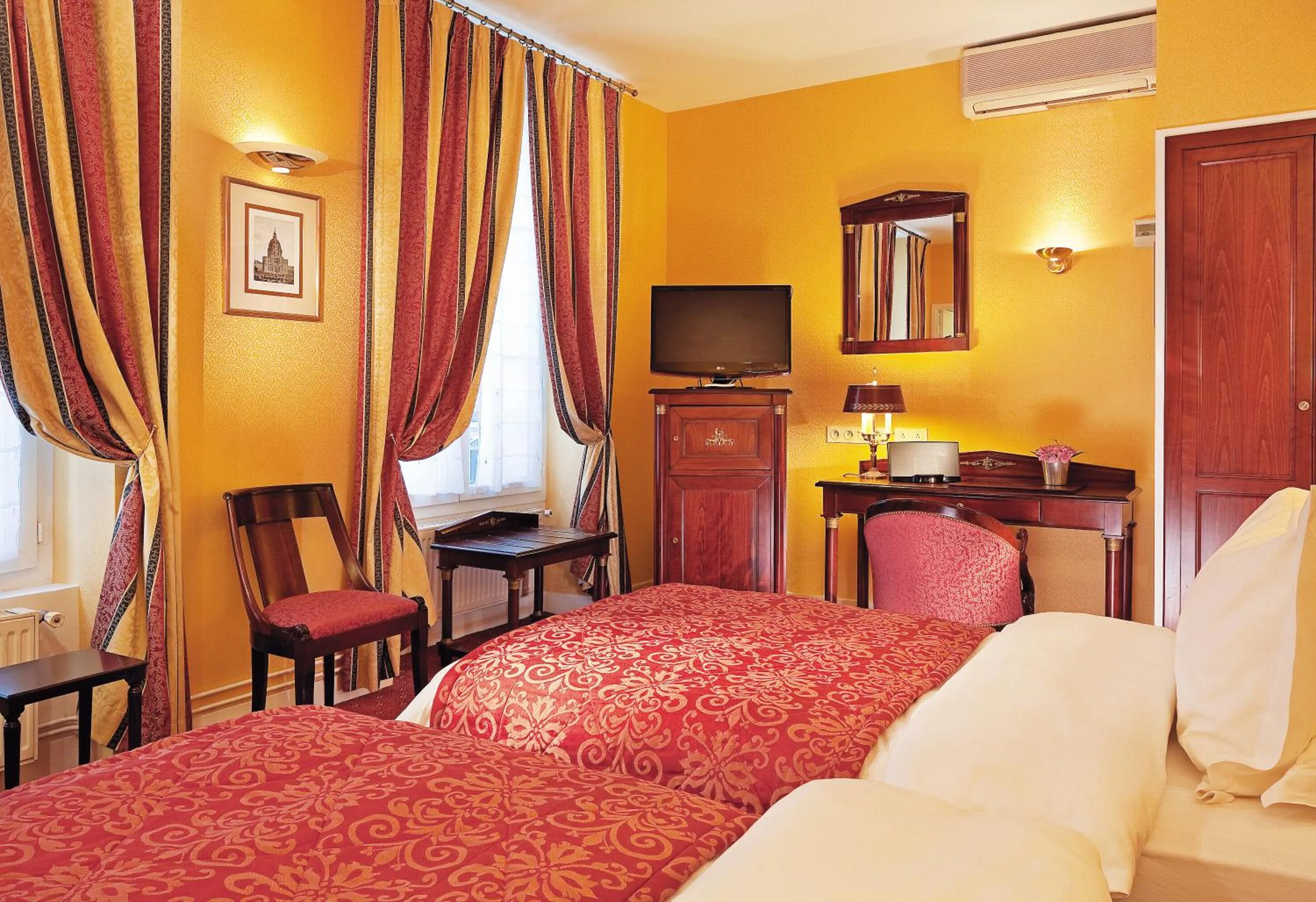 Bedroom, Bed in Hôtel de Varenne