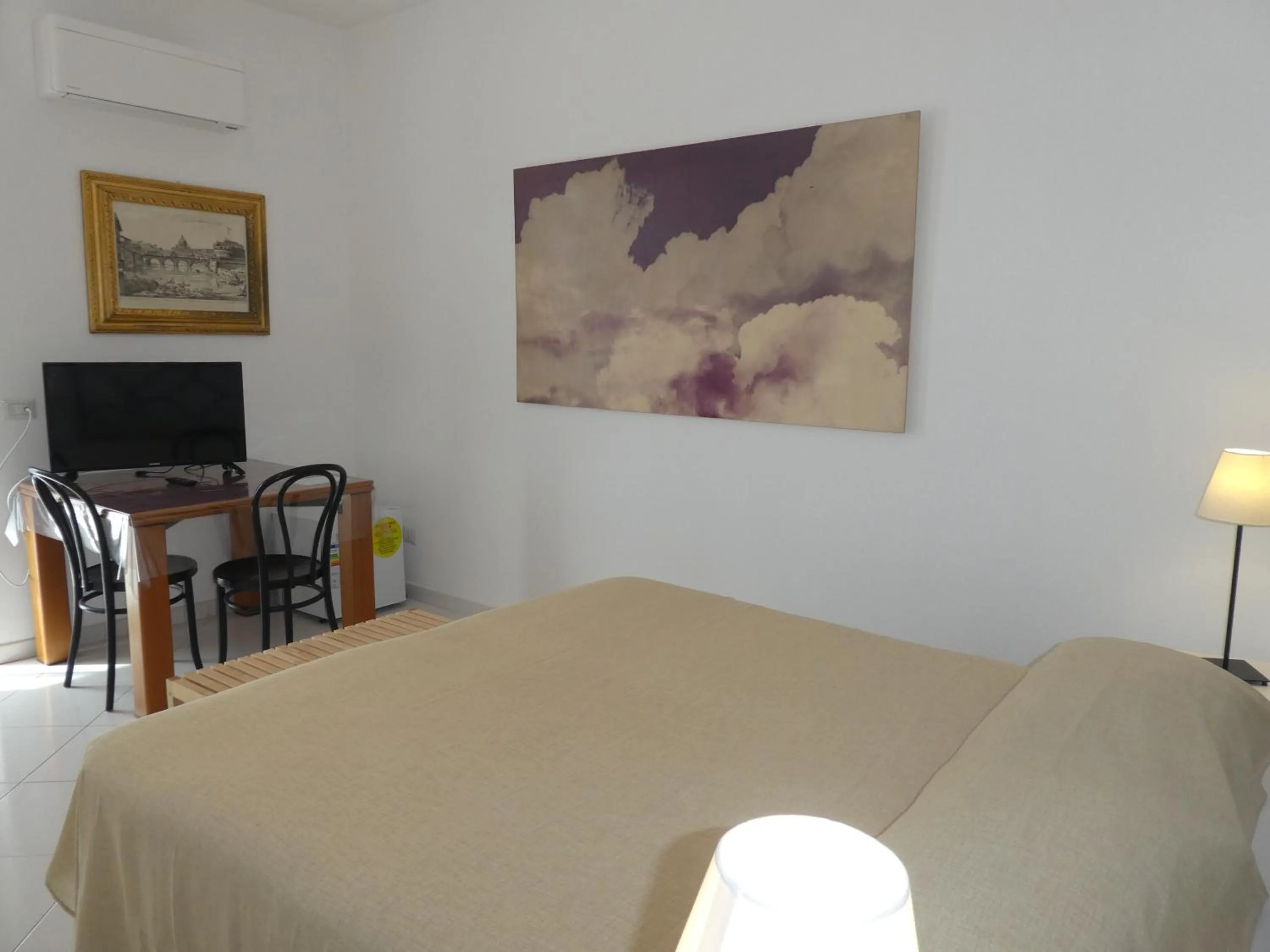 Photo of the whole room, Bed in SoggiorniSorrento