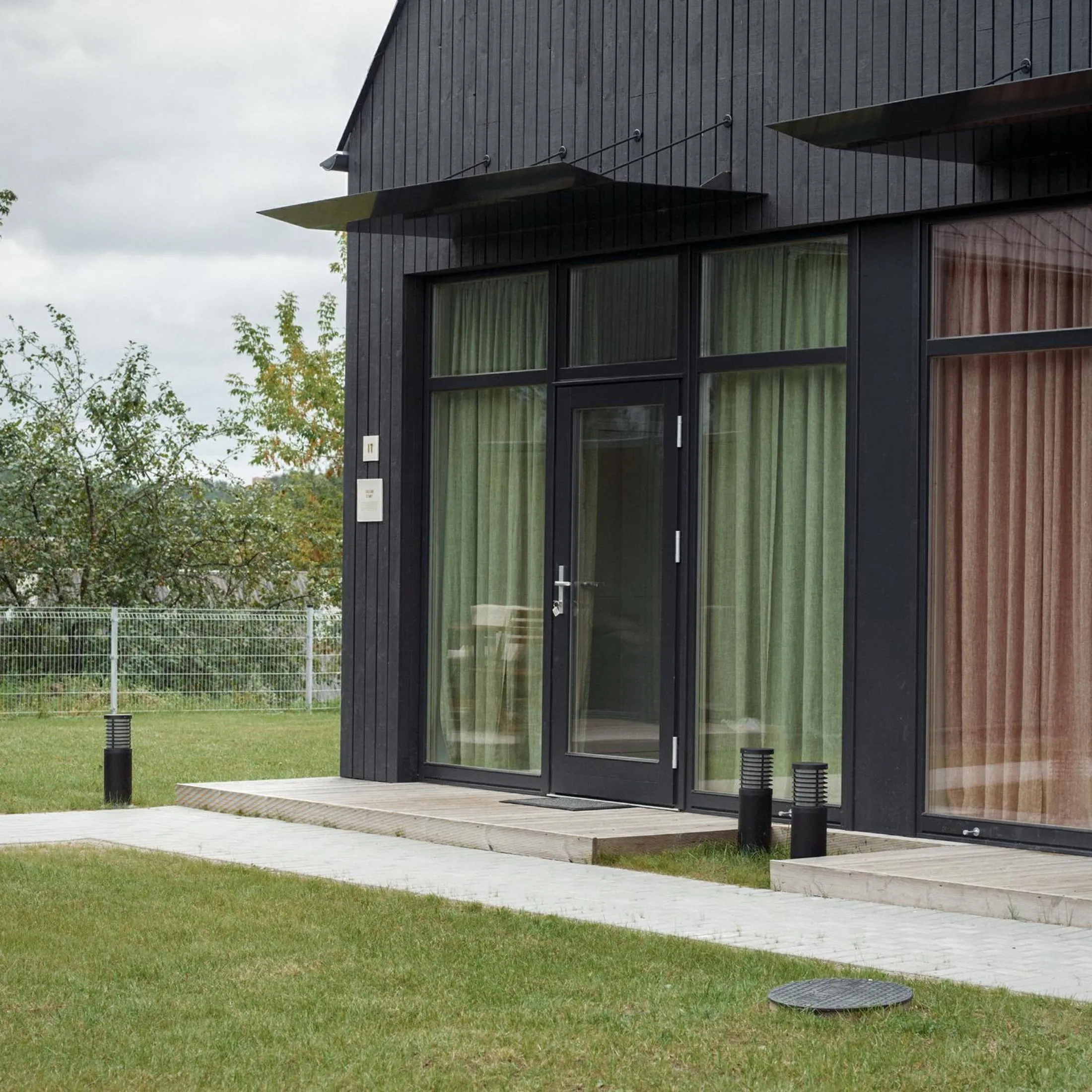 Facade/entrance in Domi Lini