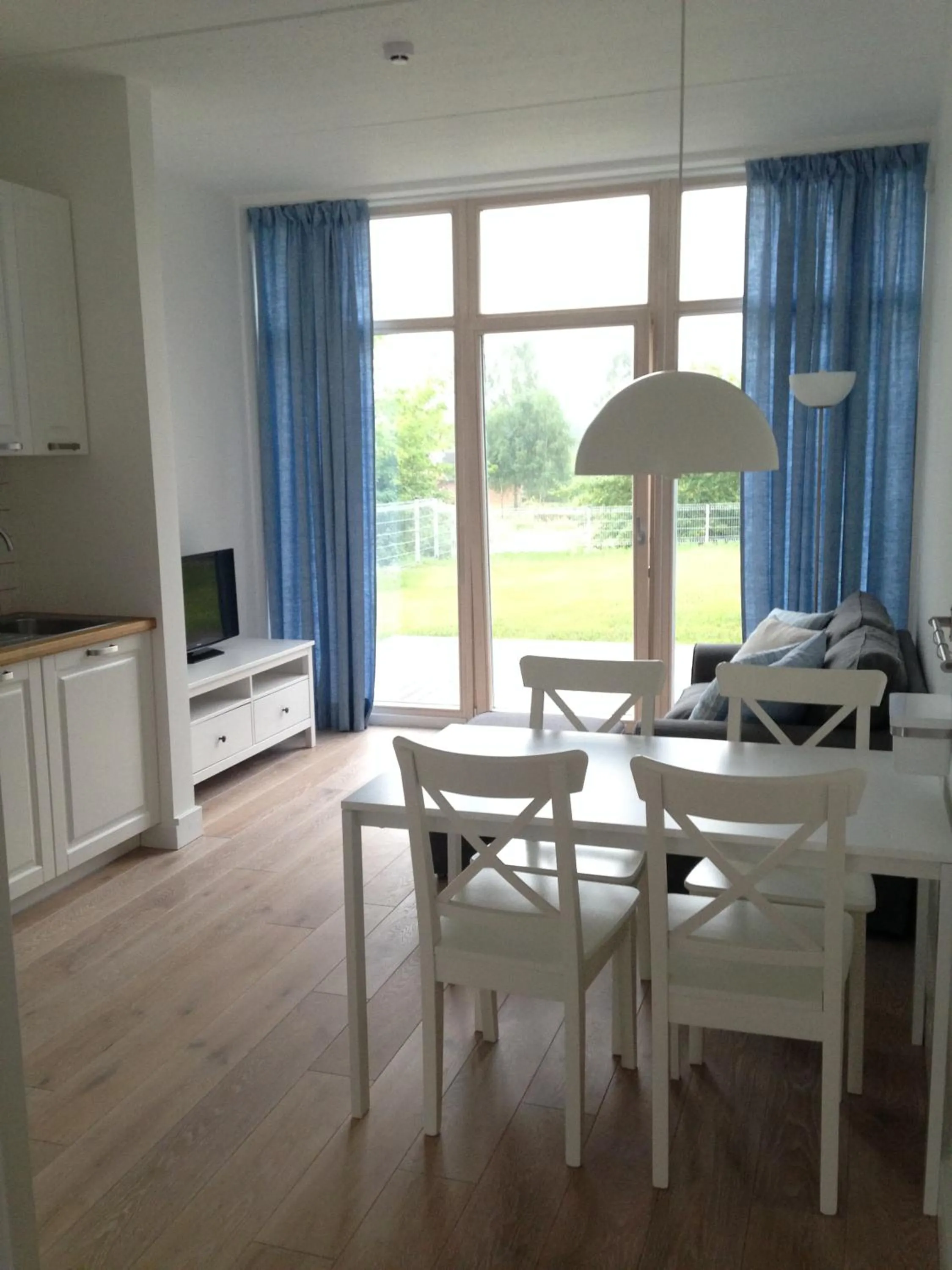 Dining area in Domi Lini