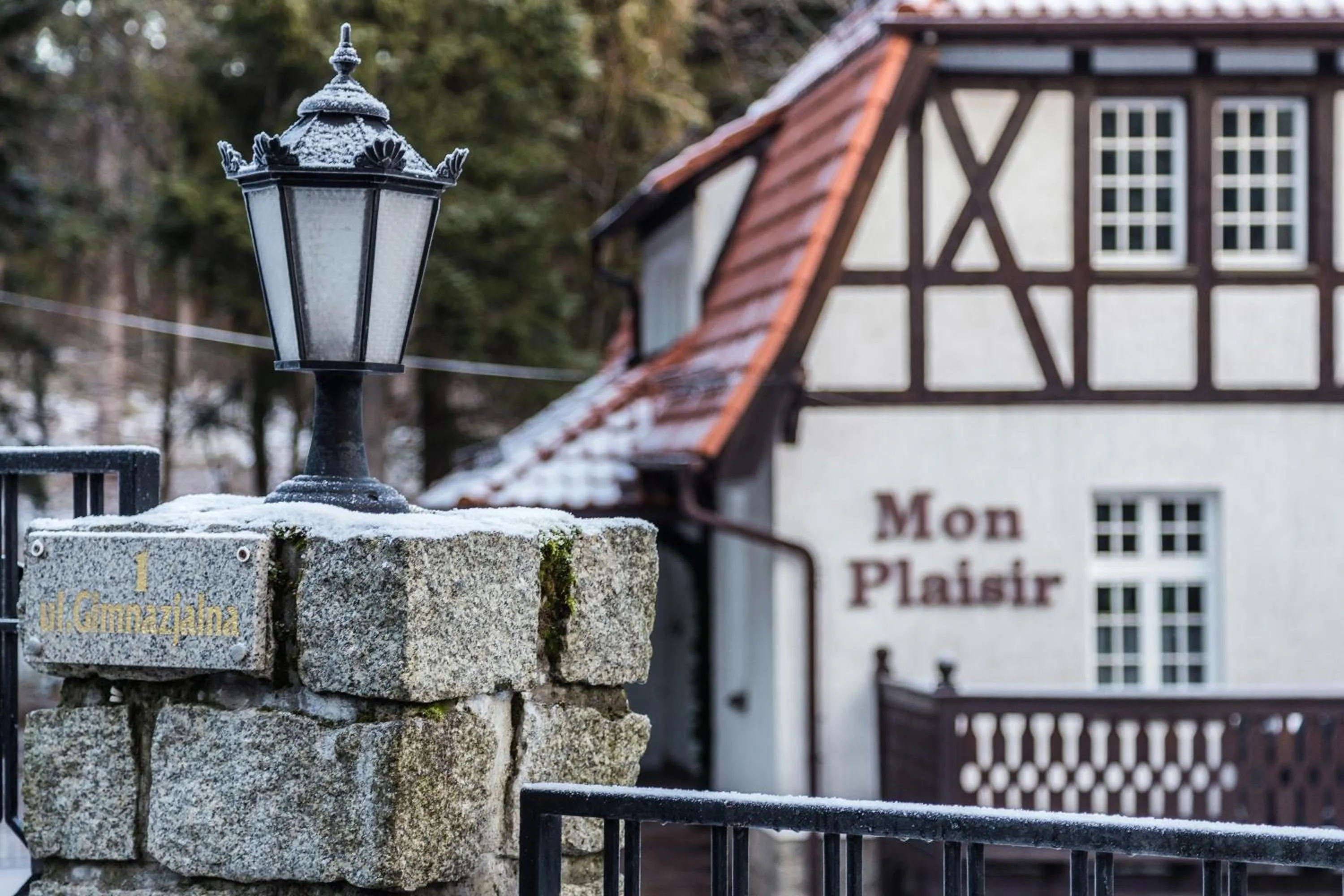Property building in Mon Plaisir