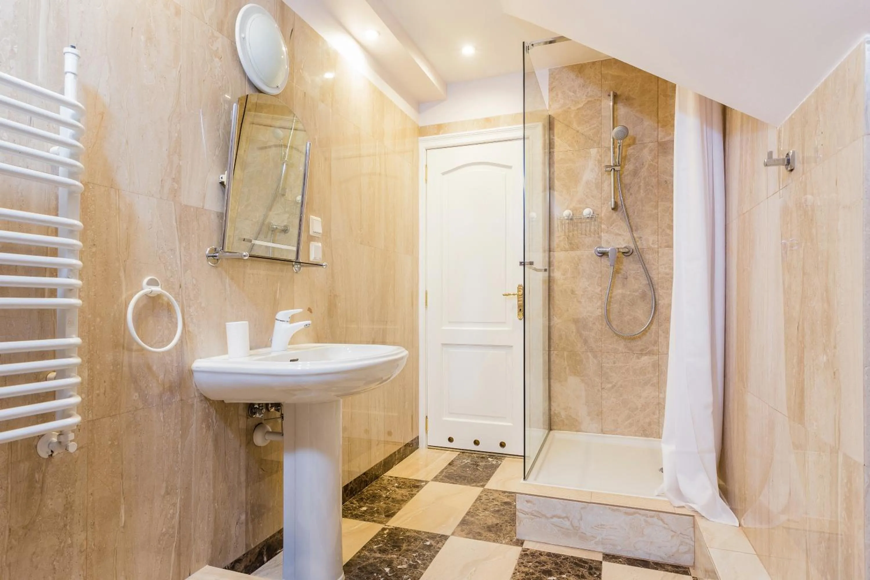 Shower in Mon Plaisir