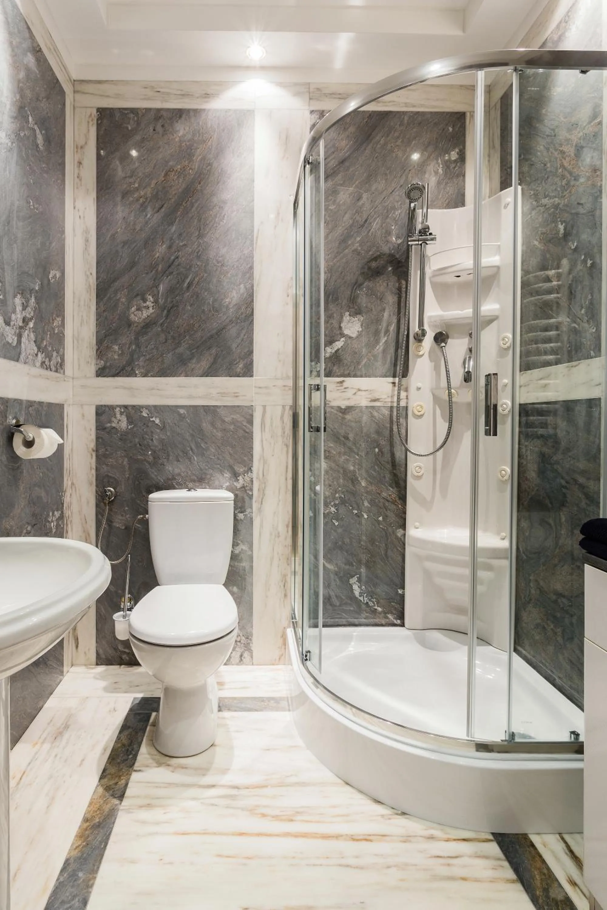 Shower in Mon Plaisir