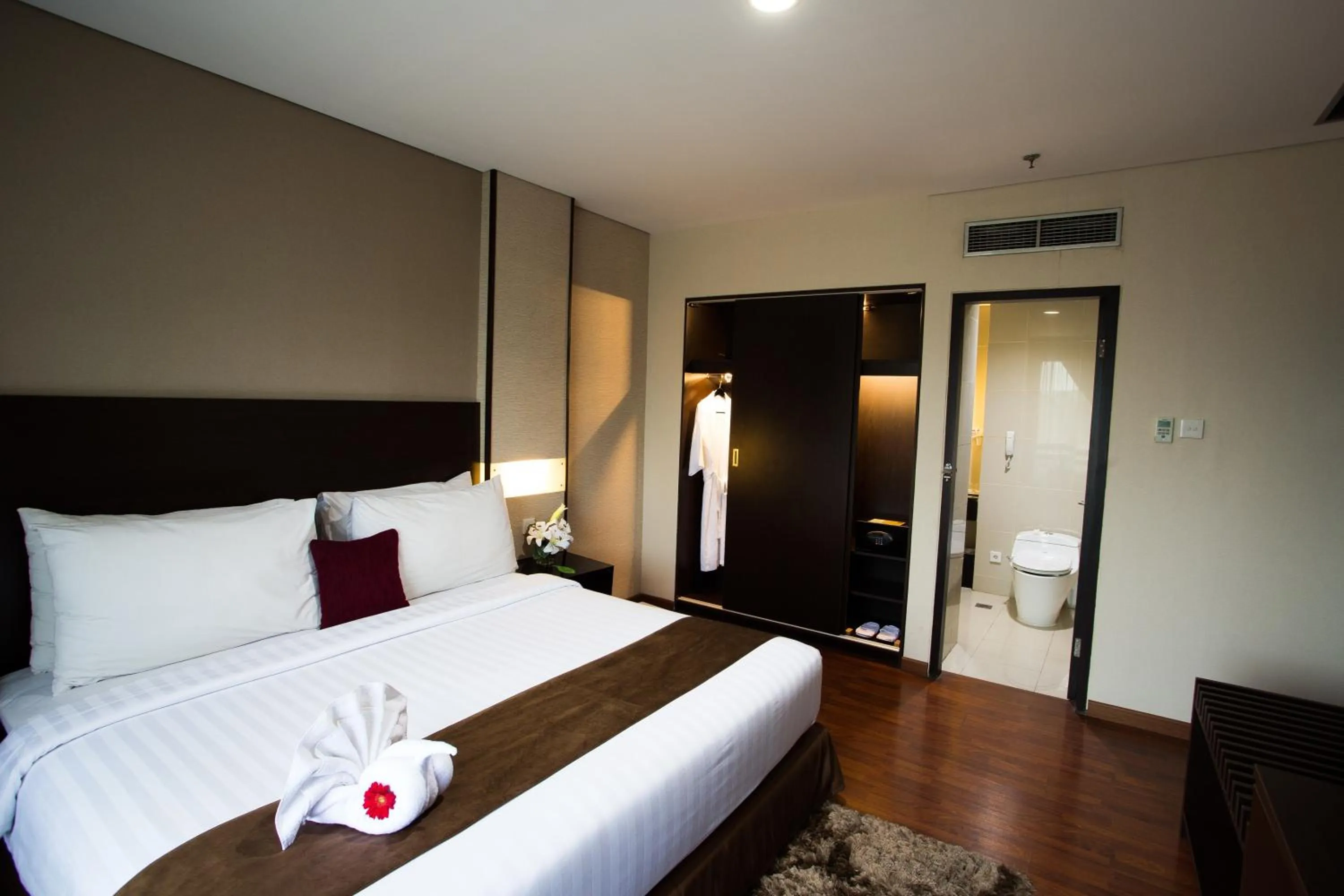 Bedroom, Bed in The Royale Krakatau