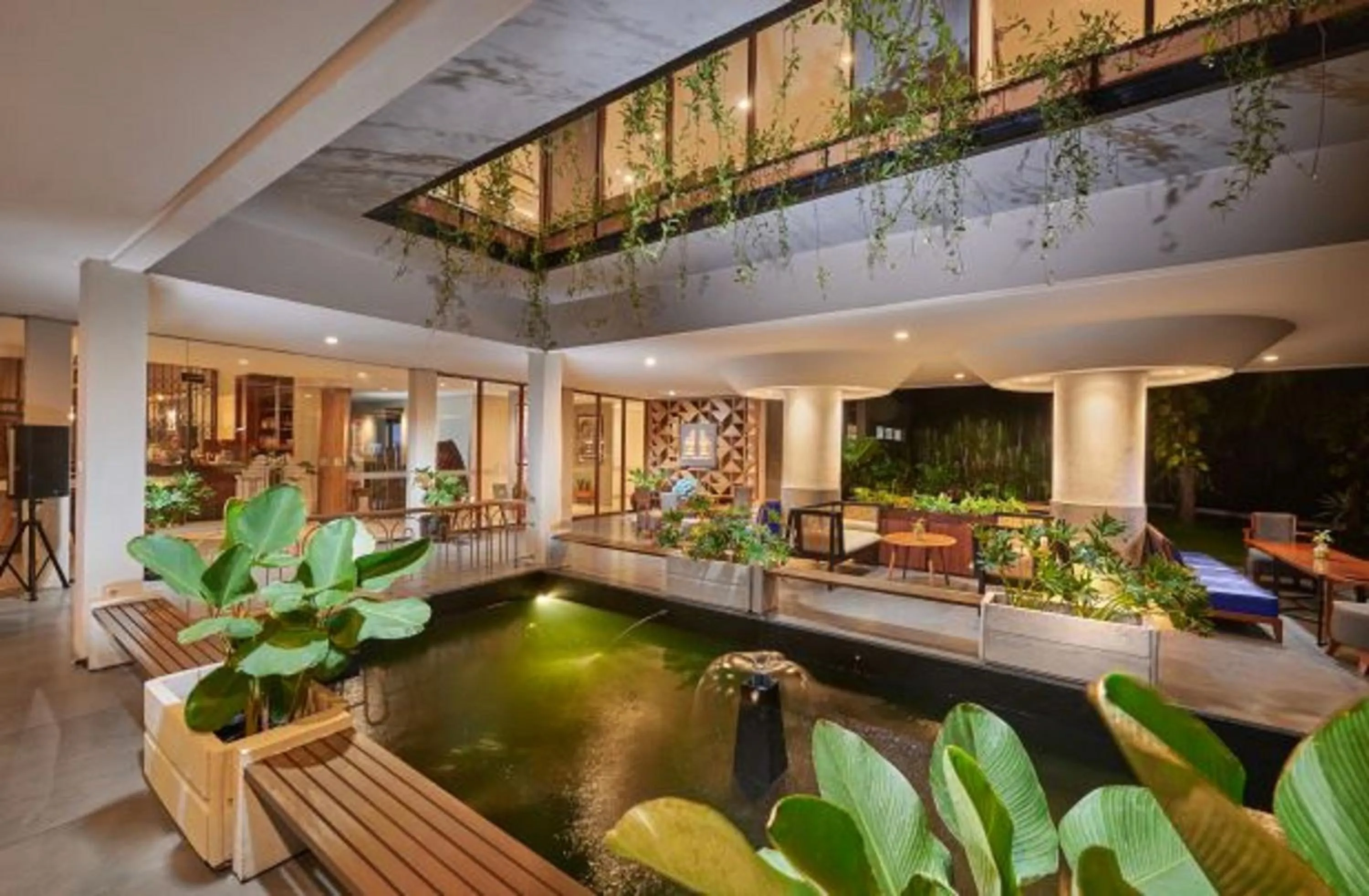 Restaurant/places to eat in The Royale Krakatau