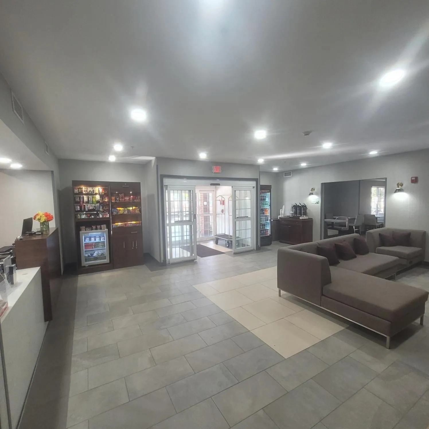 Seating area in Wingate By Wyndham Mansfield Ontario