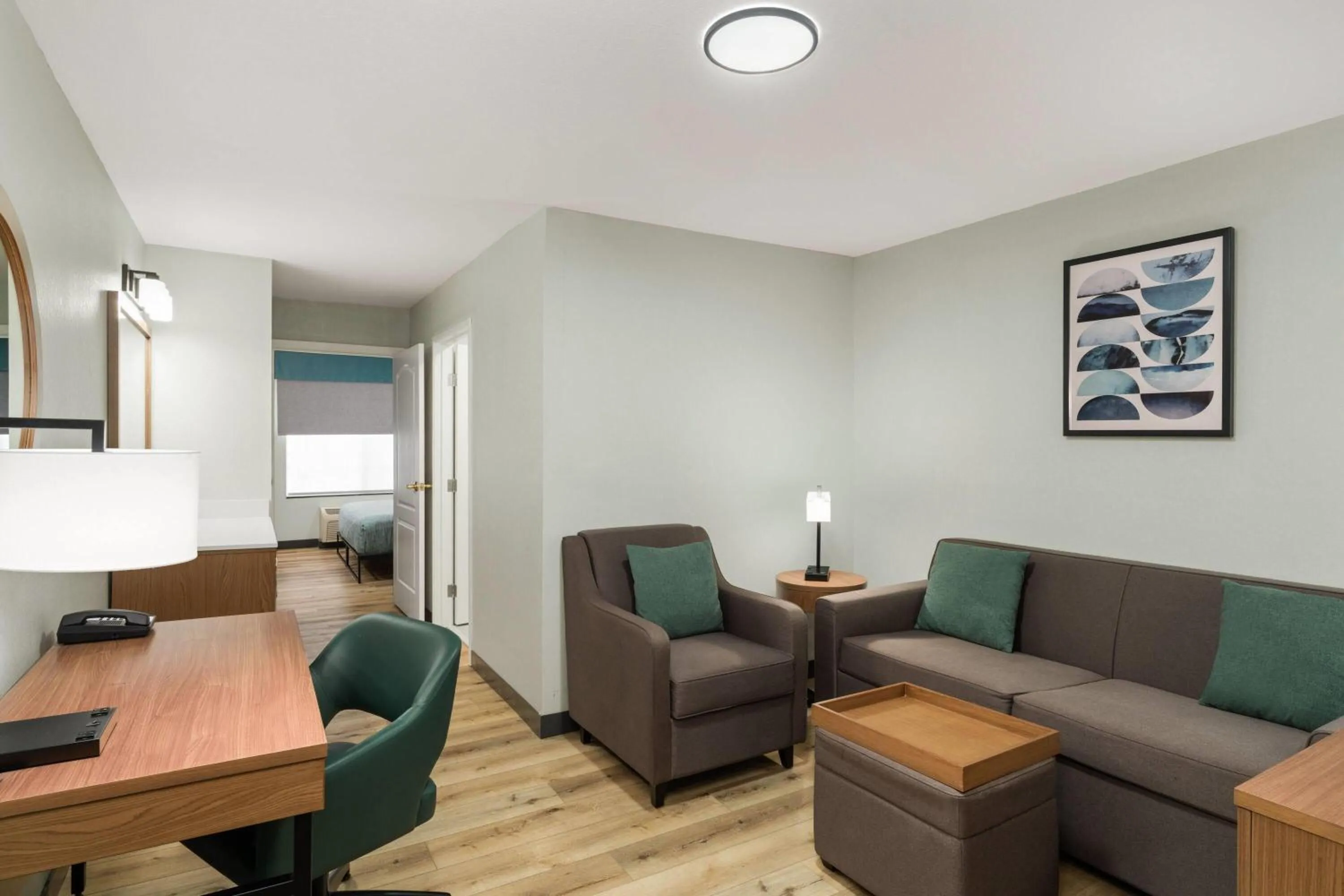 Photo of the whole room in Wingate By Wyndham Mansfield Ontario