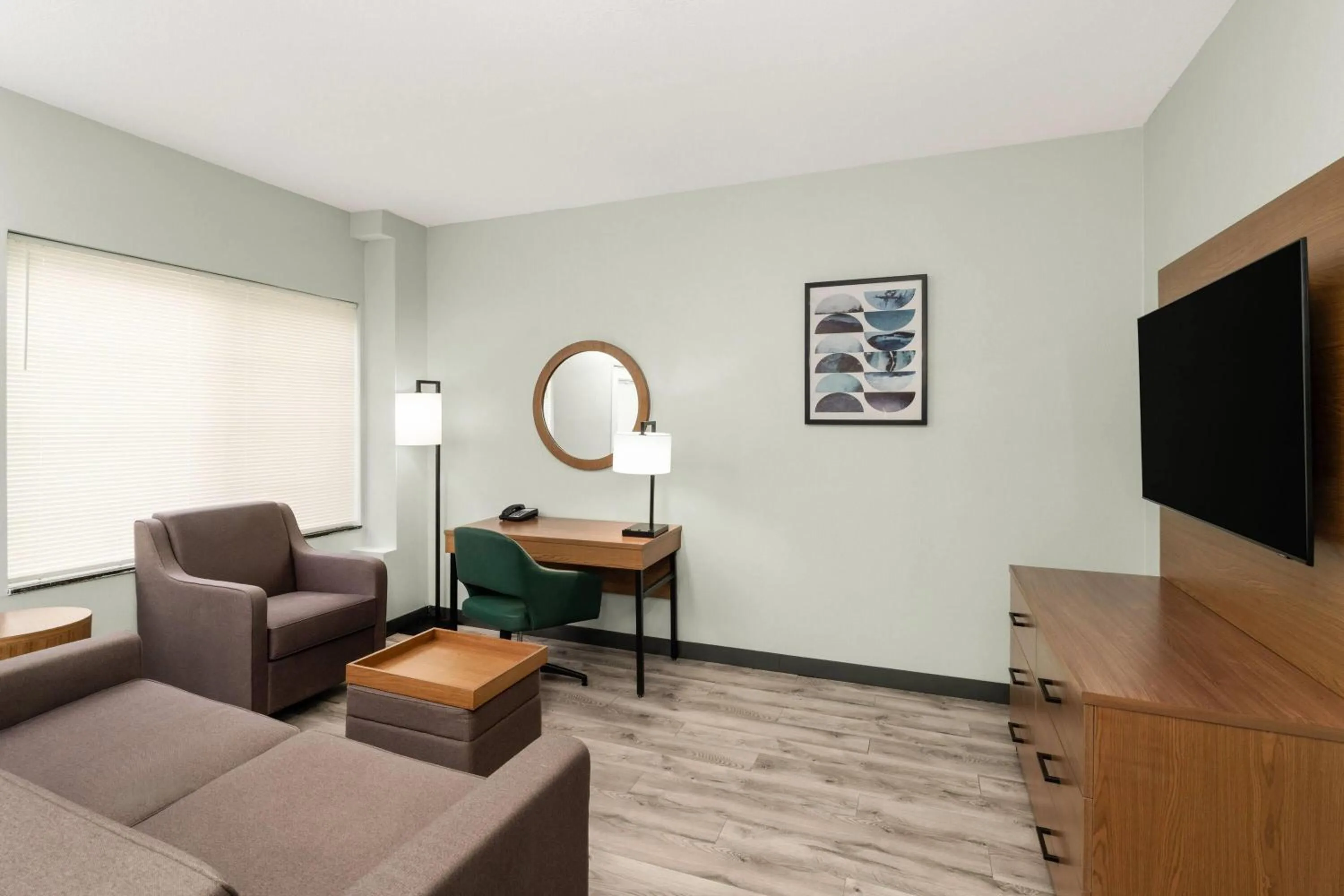 Photo of the whole room in Wingate By Wyndham Mansfield Ontario