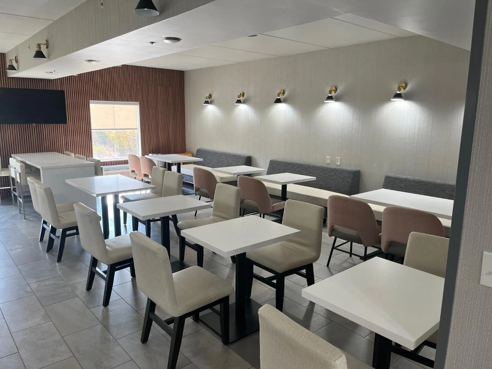 Breakfast in Wingate by Wyndham Youngstown - Austintown