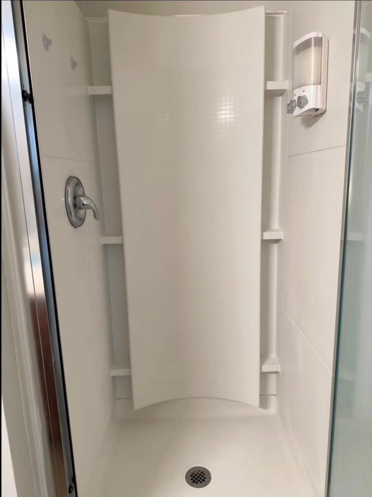 Shower in Lakeside Motel, Cabins and RV