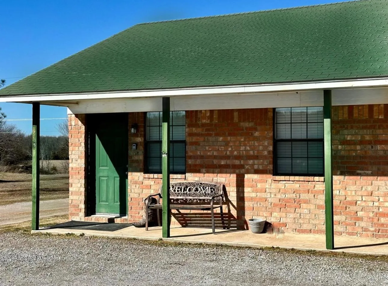 Property building in Lakeside Motel, Cabins and RV