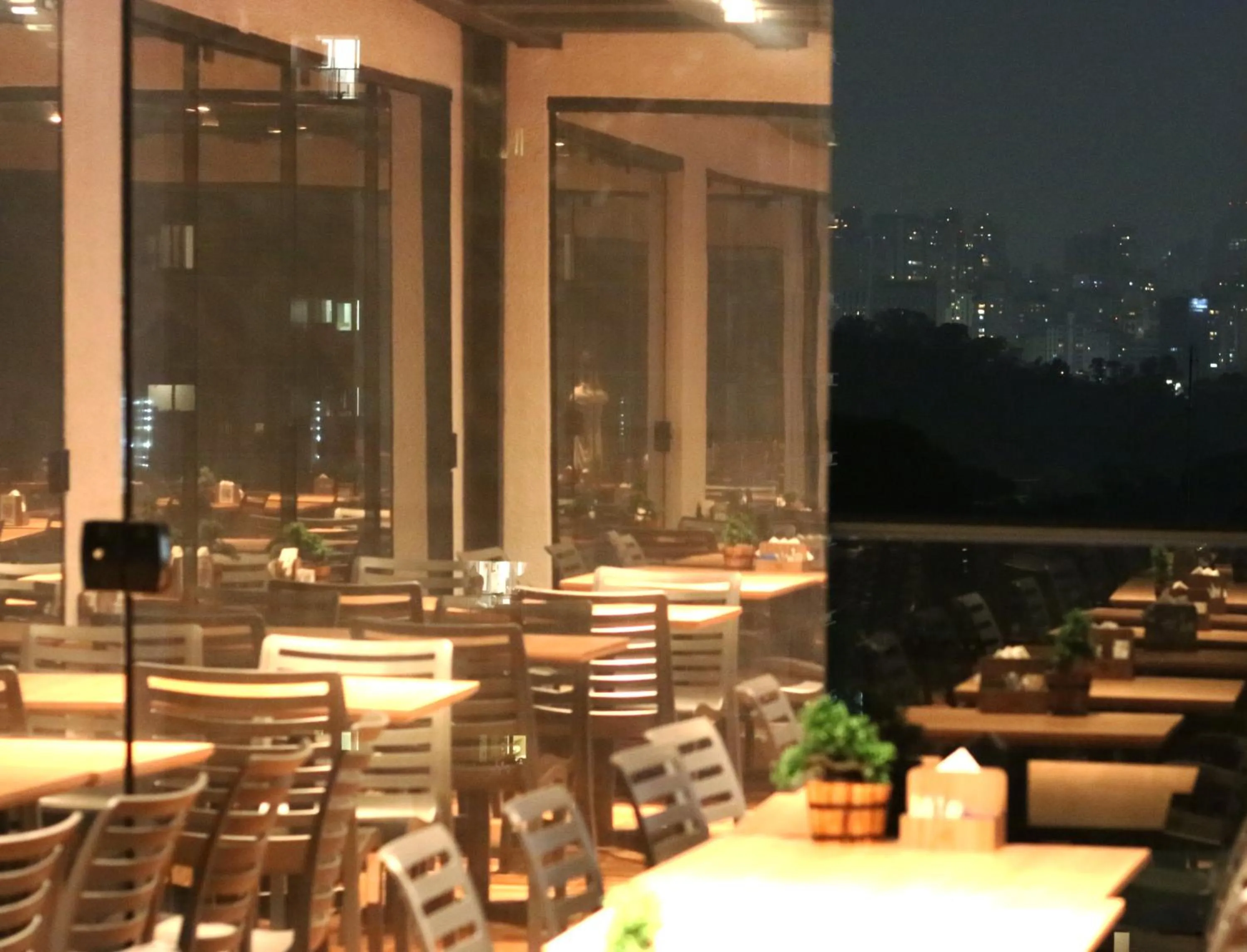 Restaurant/places to eat in EZ Moema Hotel