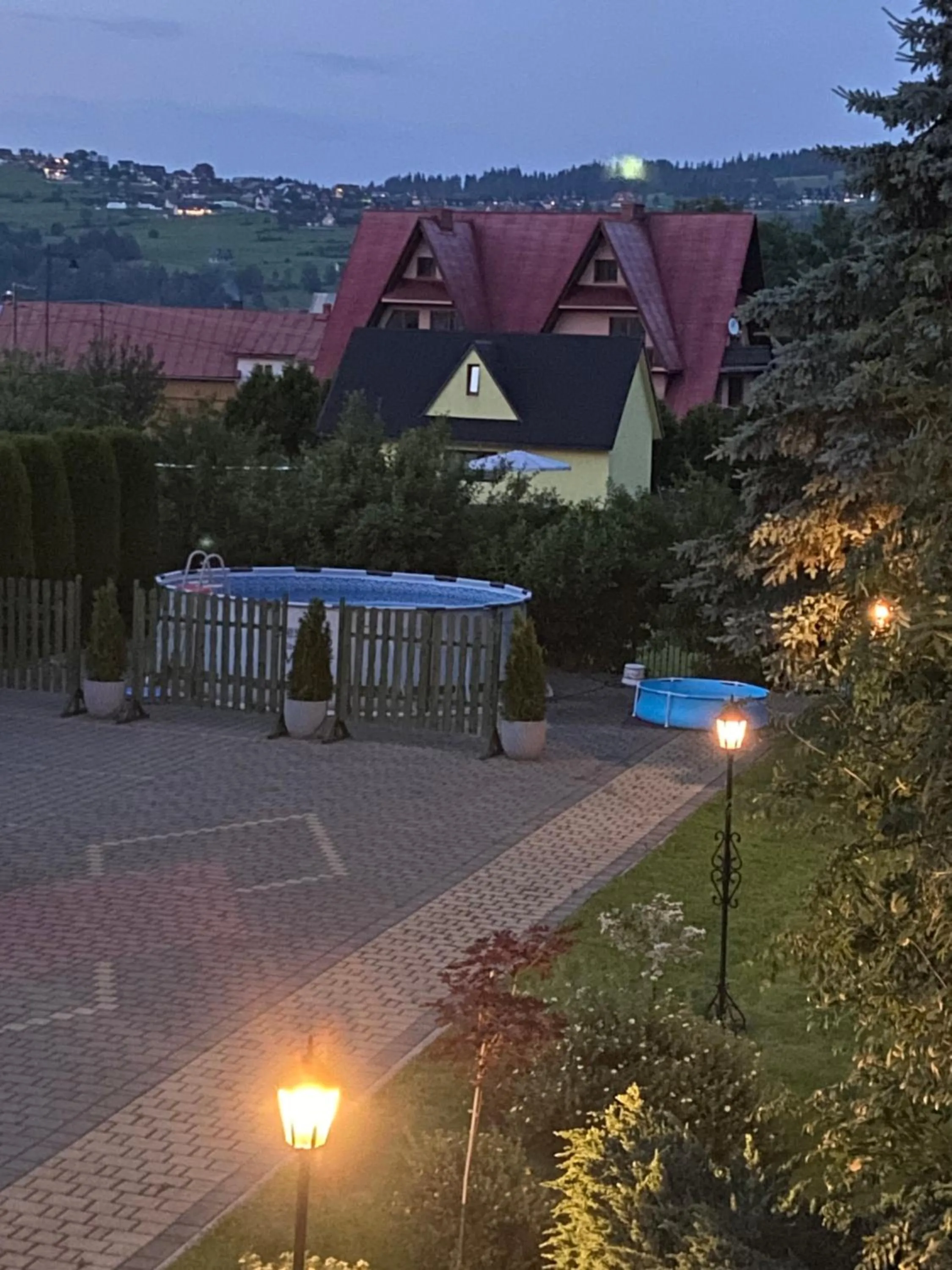 Night in Pokoje gościnne u Komperdow pod wyciągiem narciarskim Kaniowka