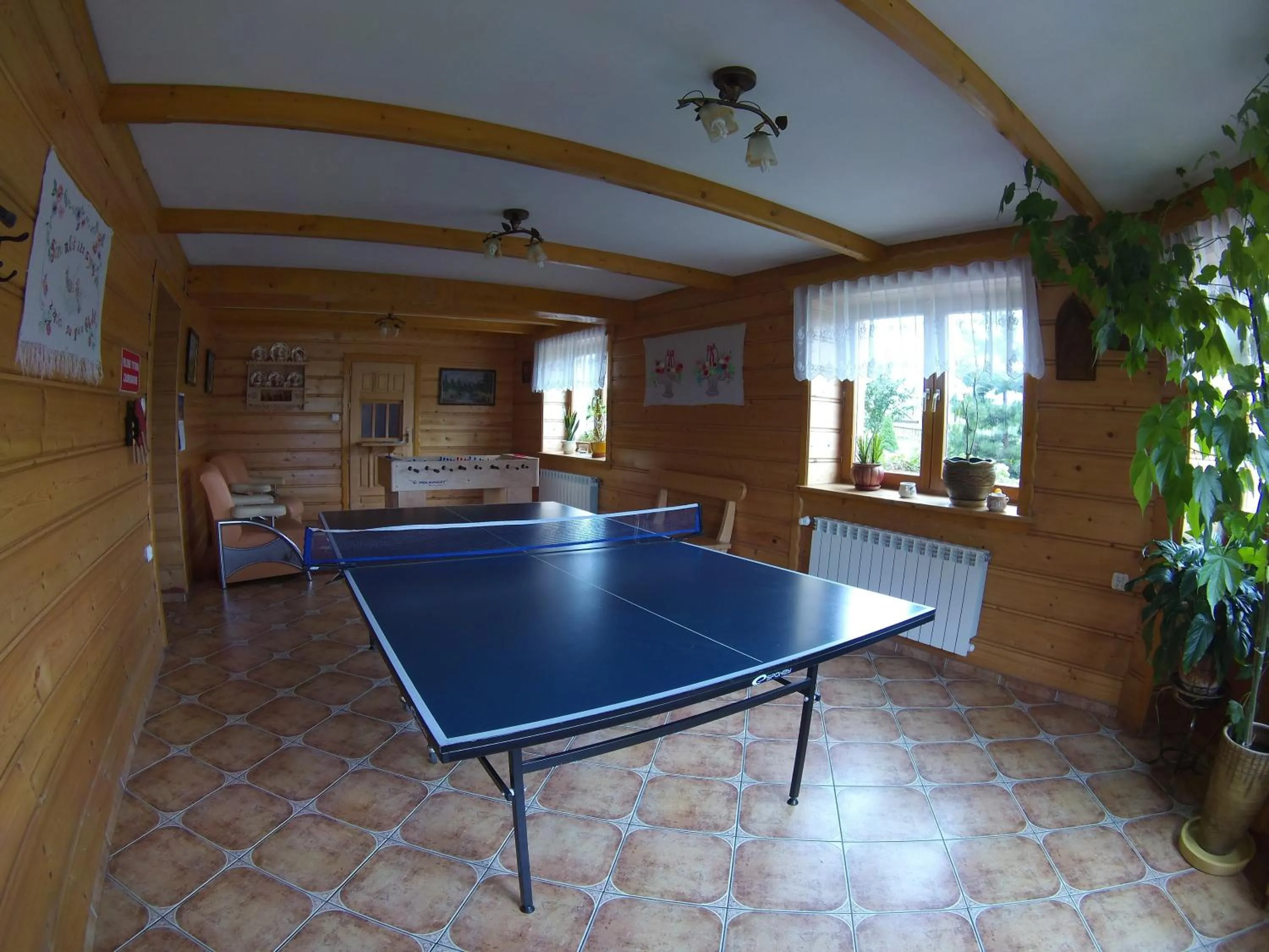 Table tennis in Pokoje gościnne u Komperdow pod wyciągiem narciarskim Kaniowka