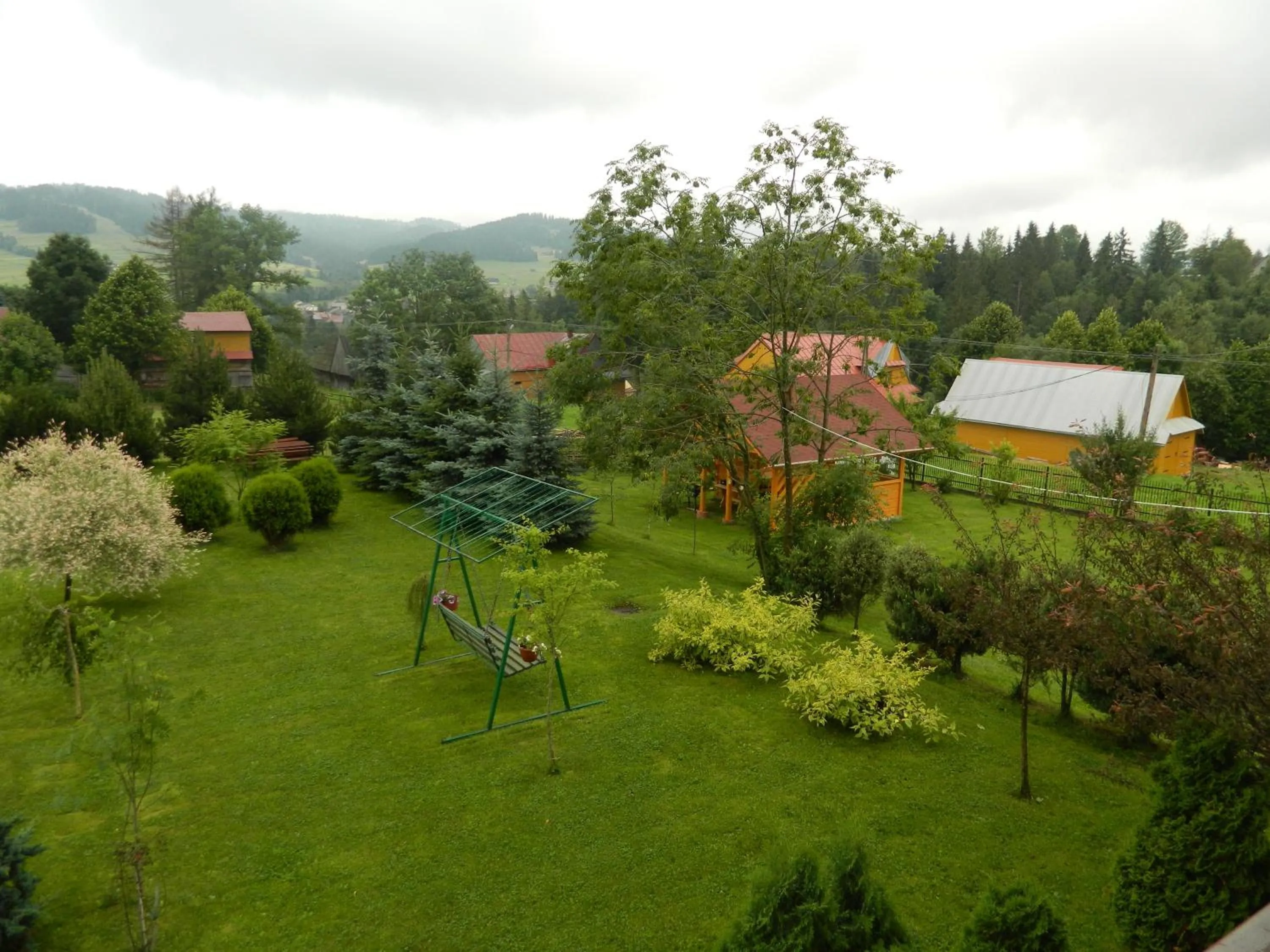 Garden in Pokoje gościnne u Komperdow pod wyciągiem narciarskim Kaniowka