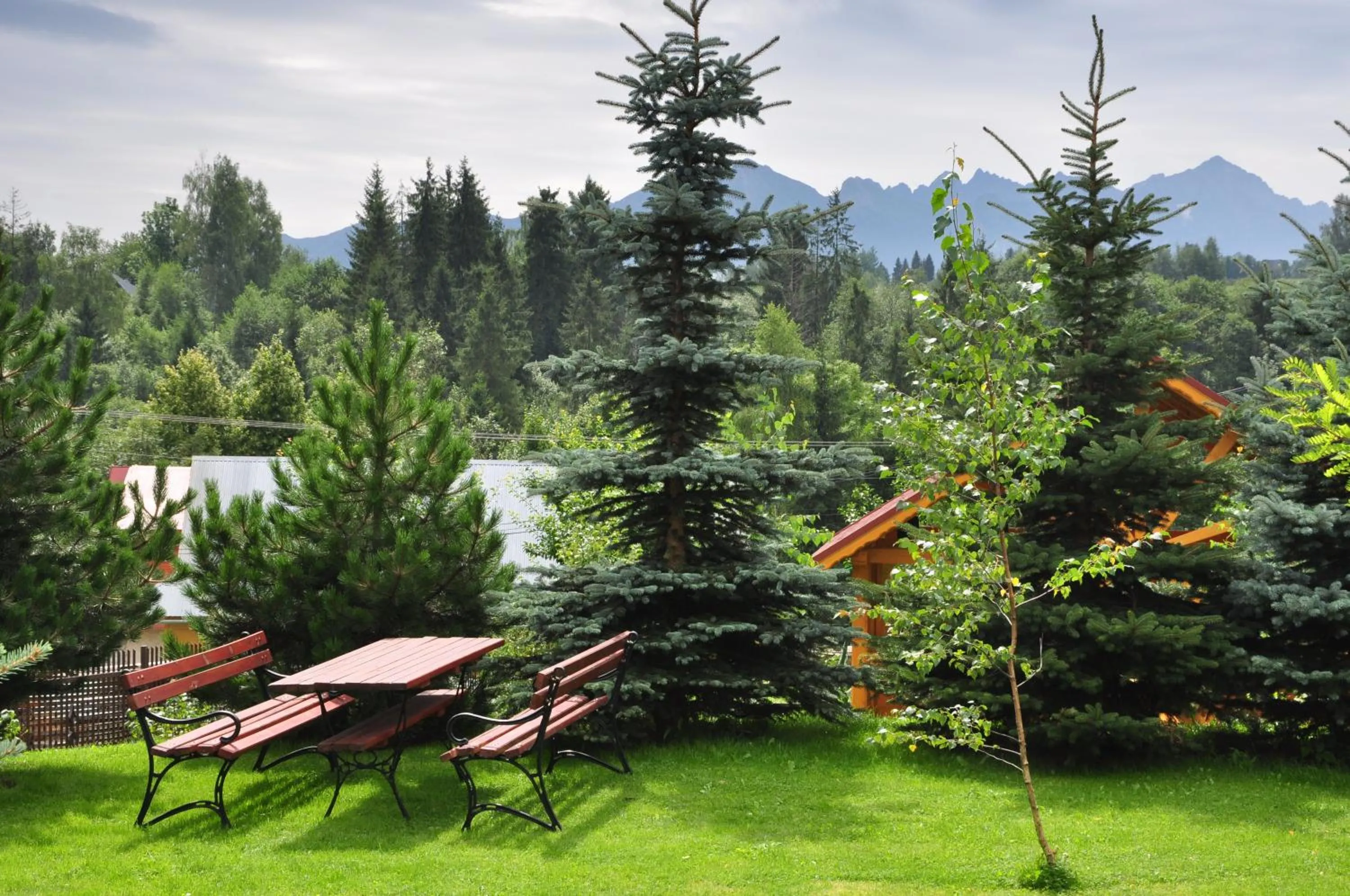 Garden in Pokoje gościnne u Komperdow pod wyciągiem narciarskim Kaniowka