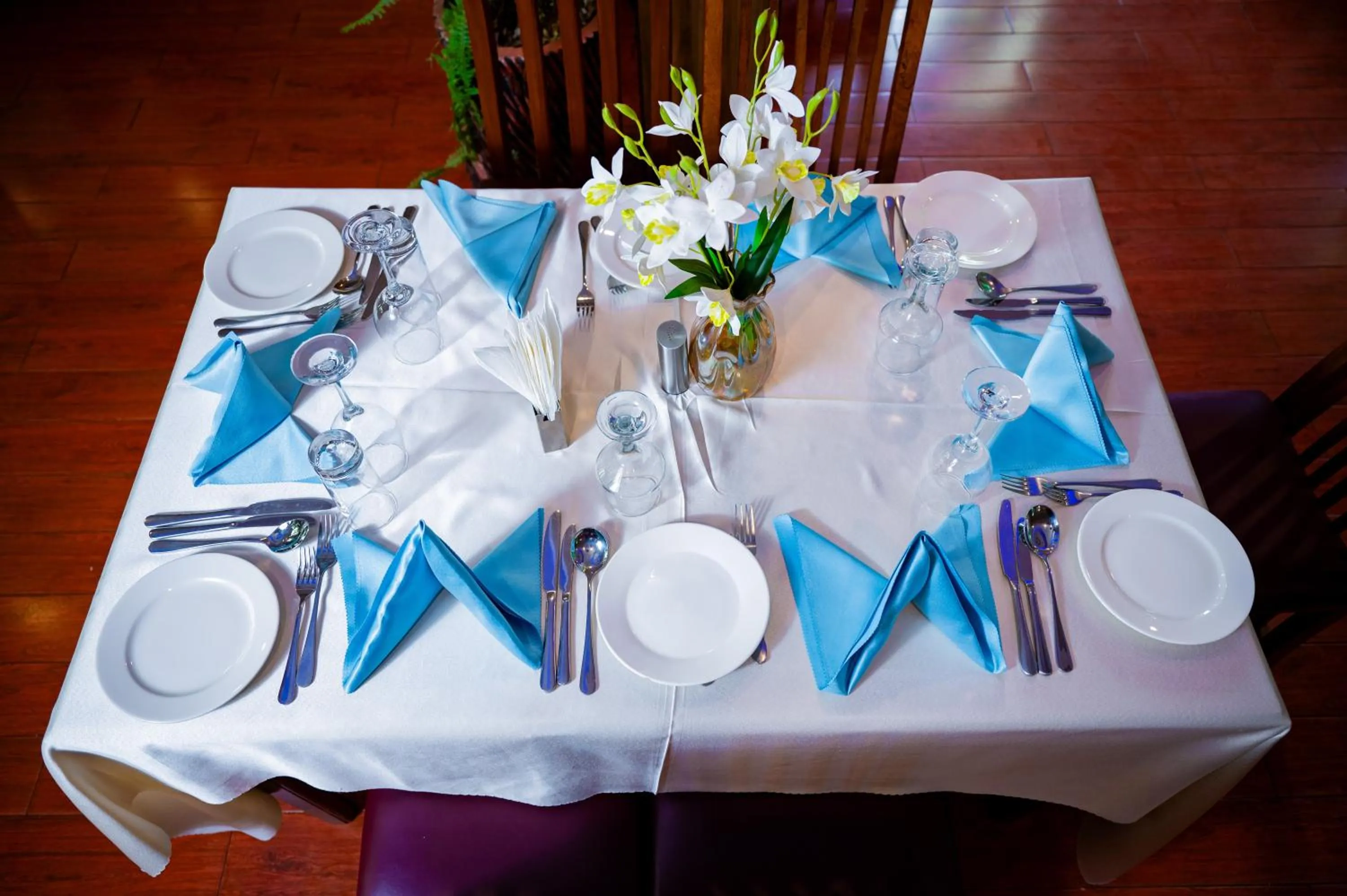 Restaurant/places to eat in Green Mountain Hotel