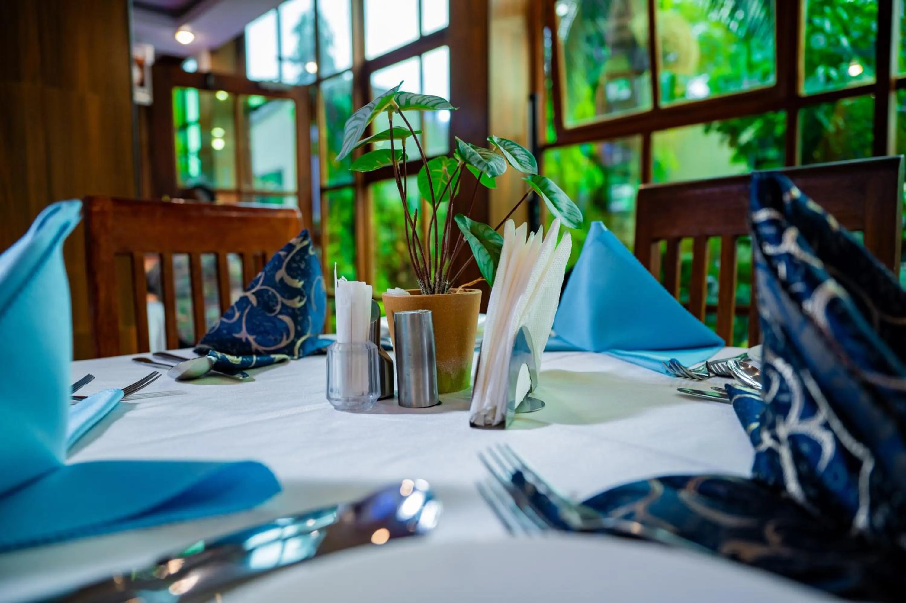 Restaurant/places to eat in Green Mountain Hotel