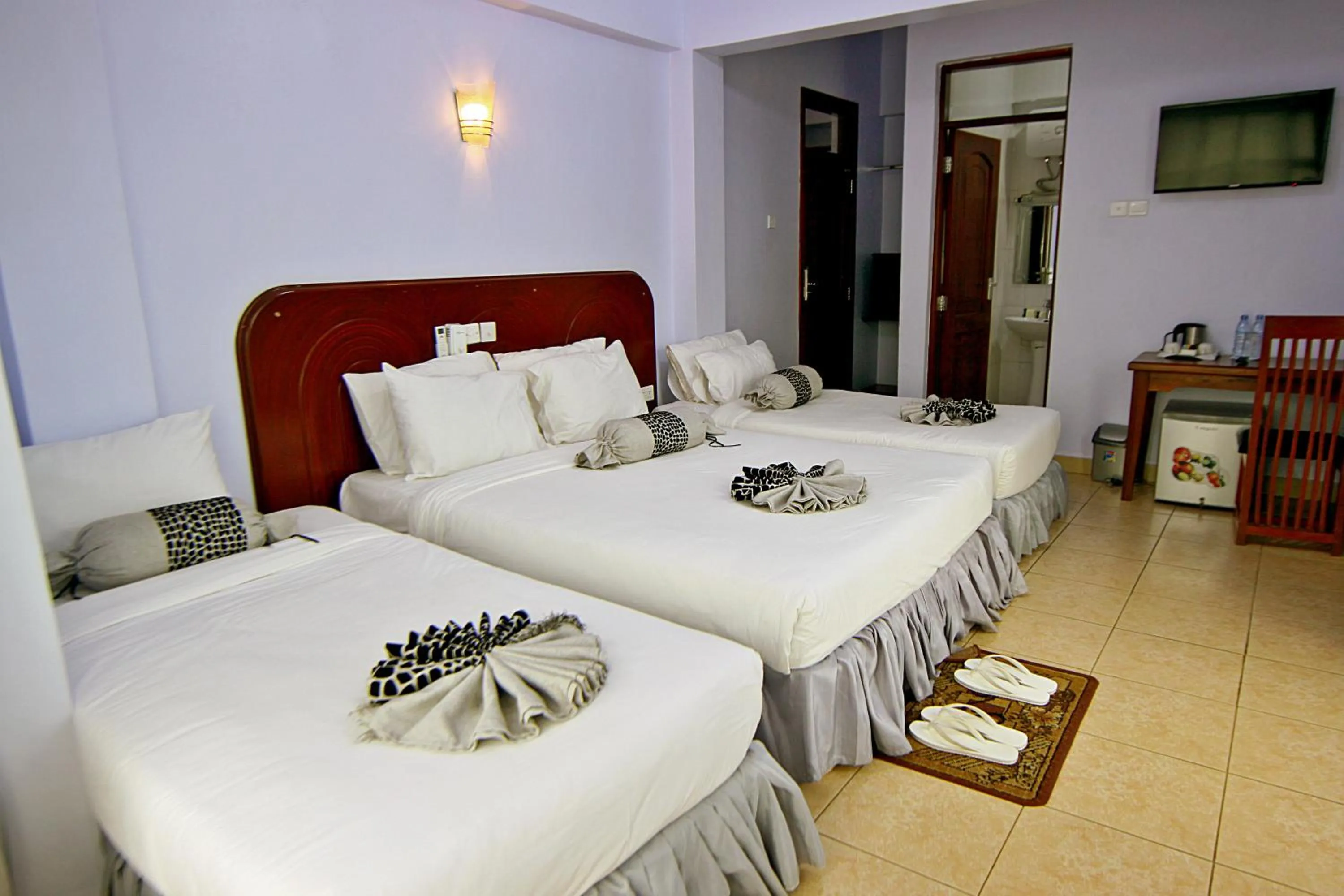 Photo of the whole room, Bed in Green Mountain Hotel