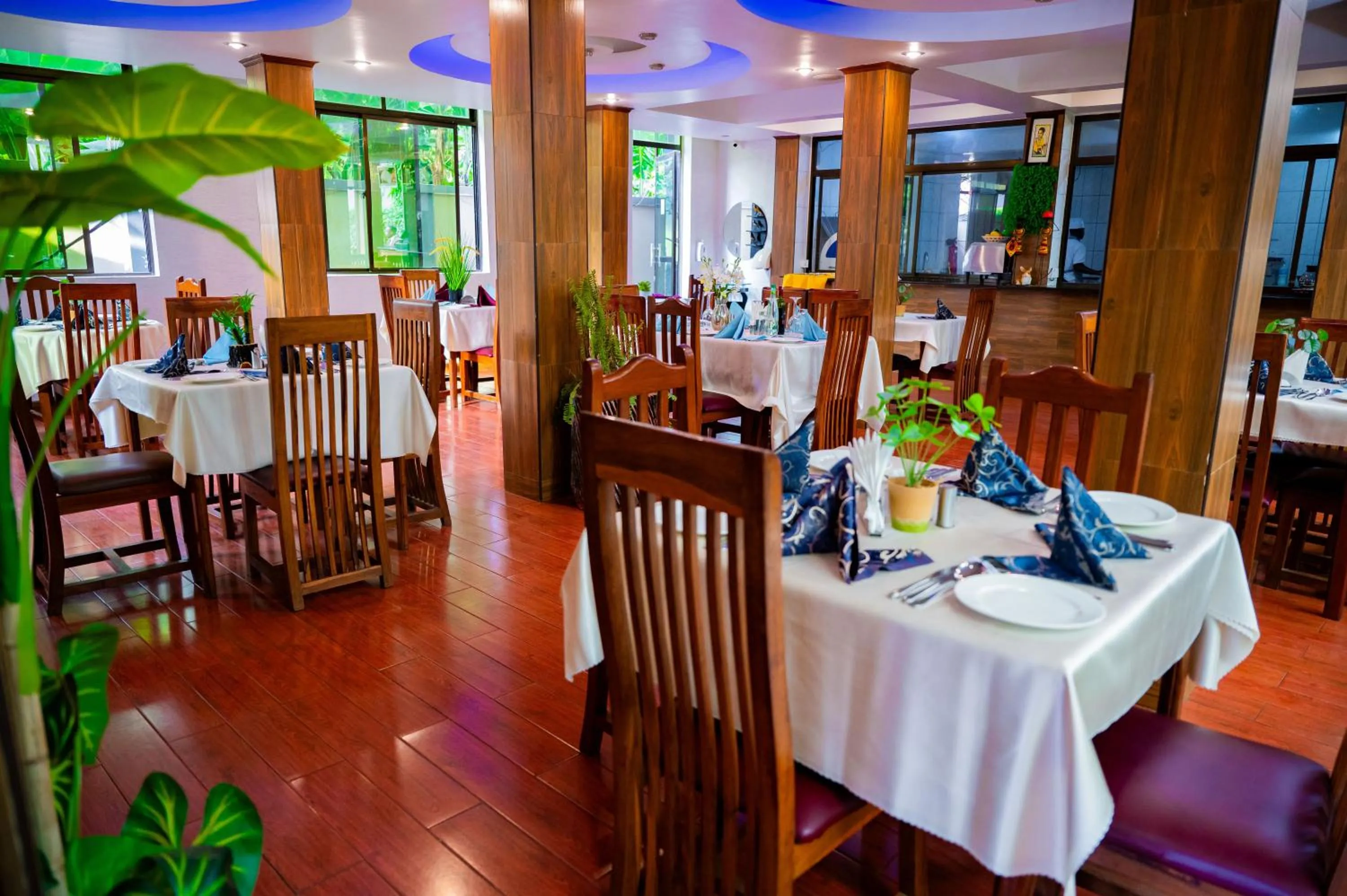 Restaurant/places to eat in Green Mountain Hotel