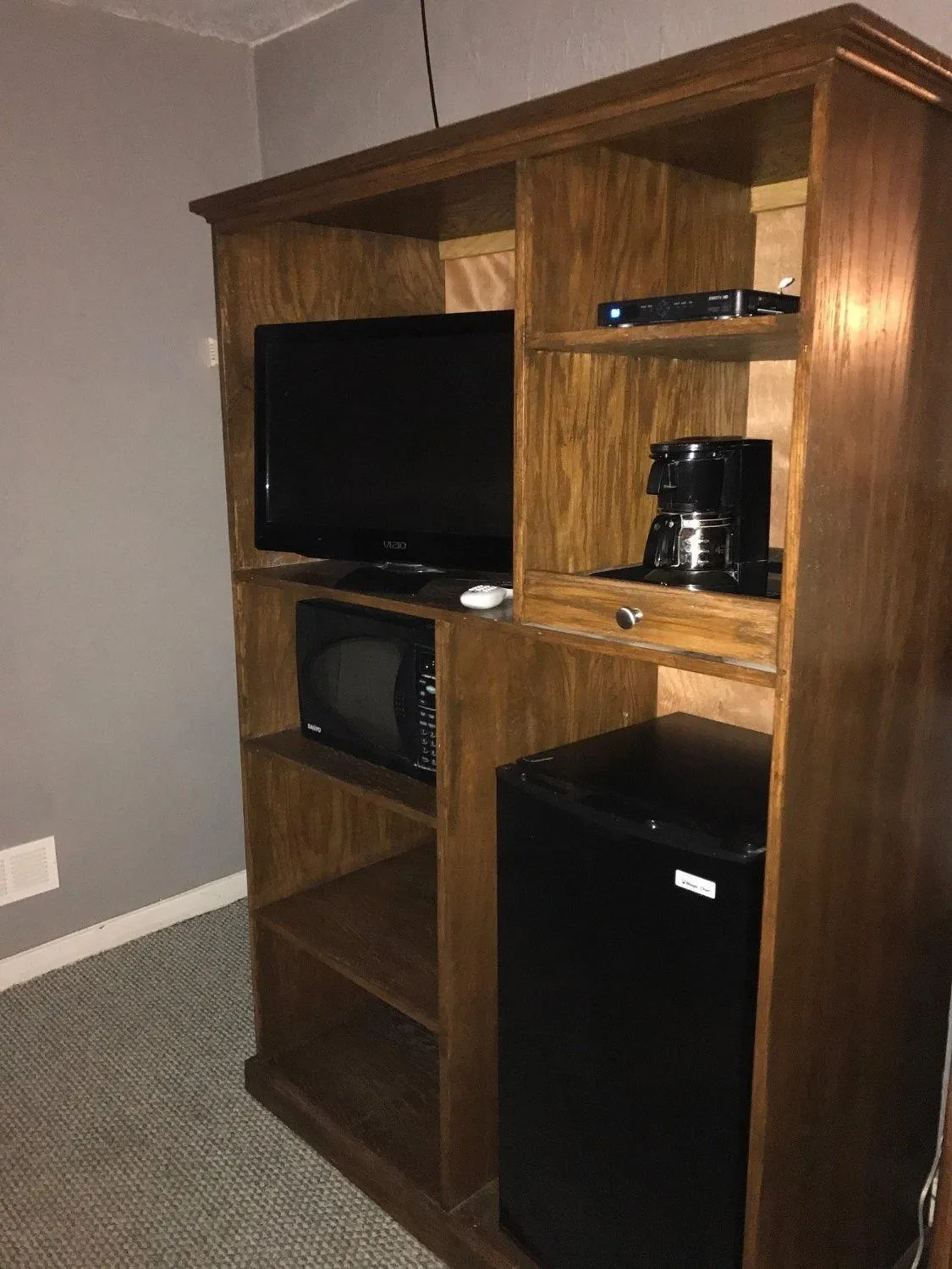 Bedroom in Frontier Motel