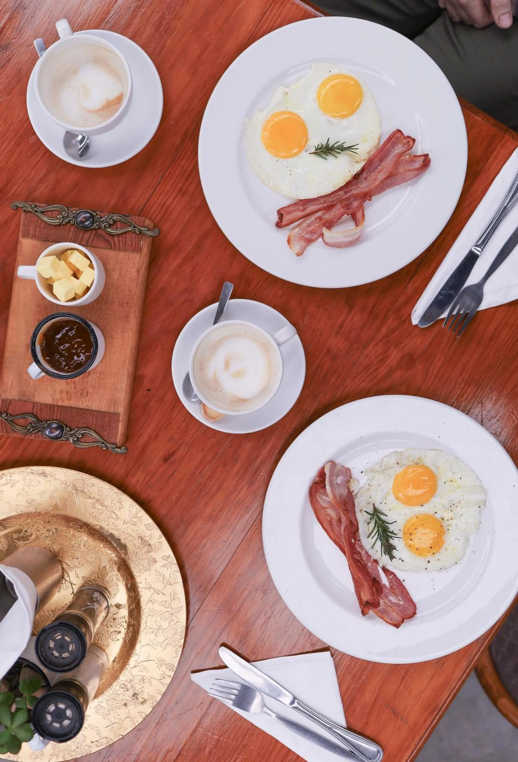 Breakfast in Portland Manor