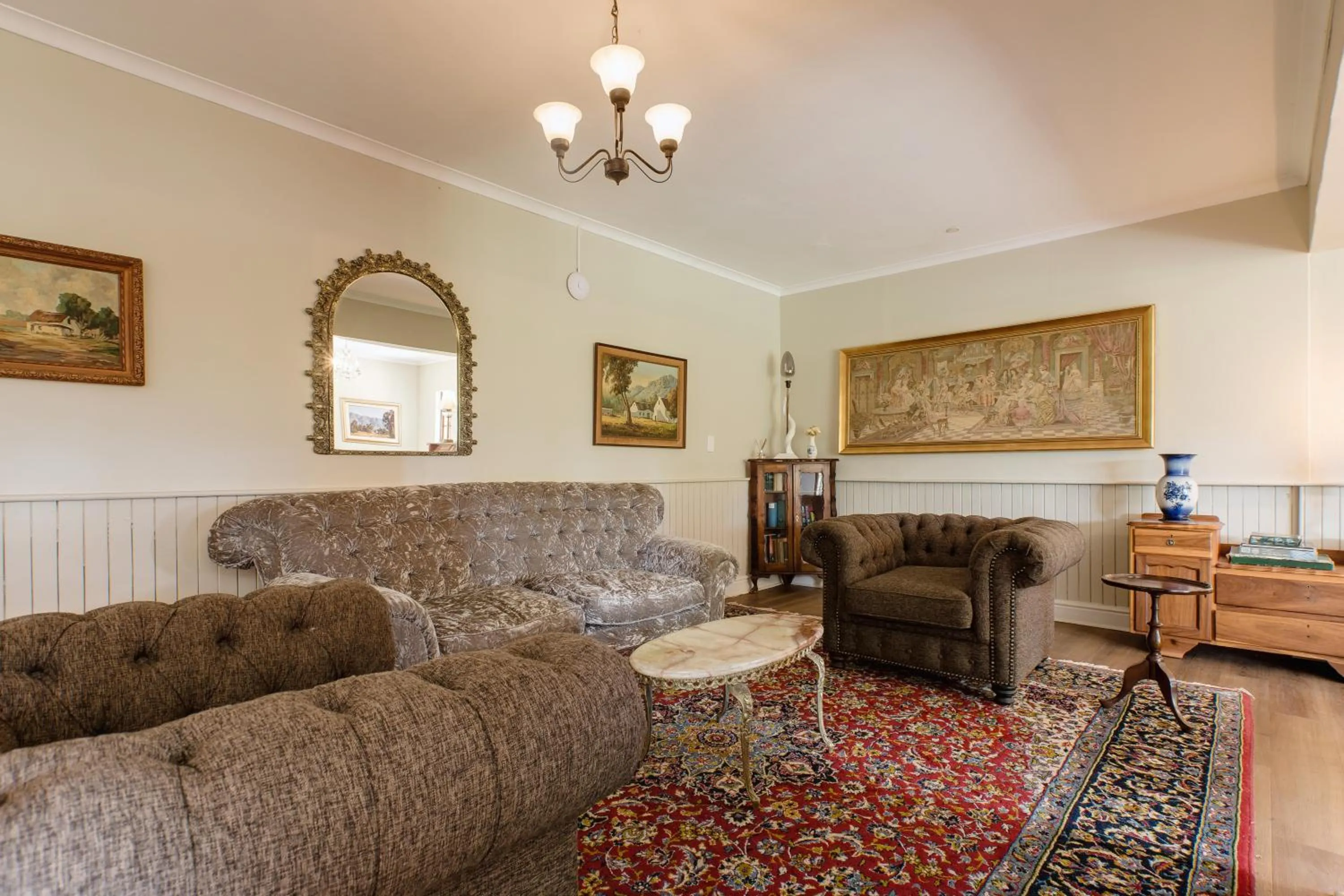 Living room in Portland Manor