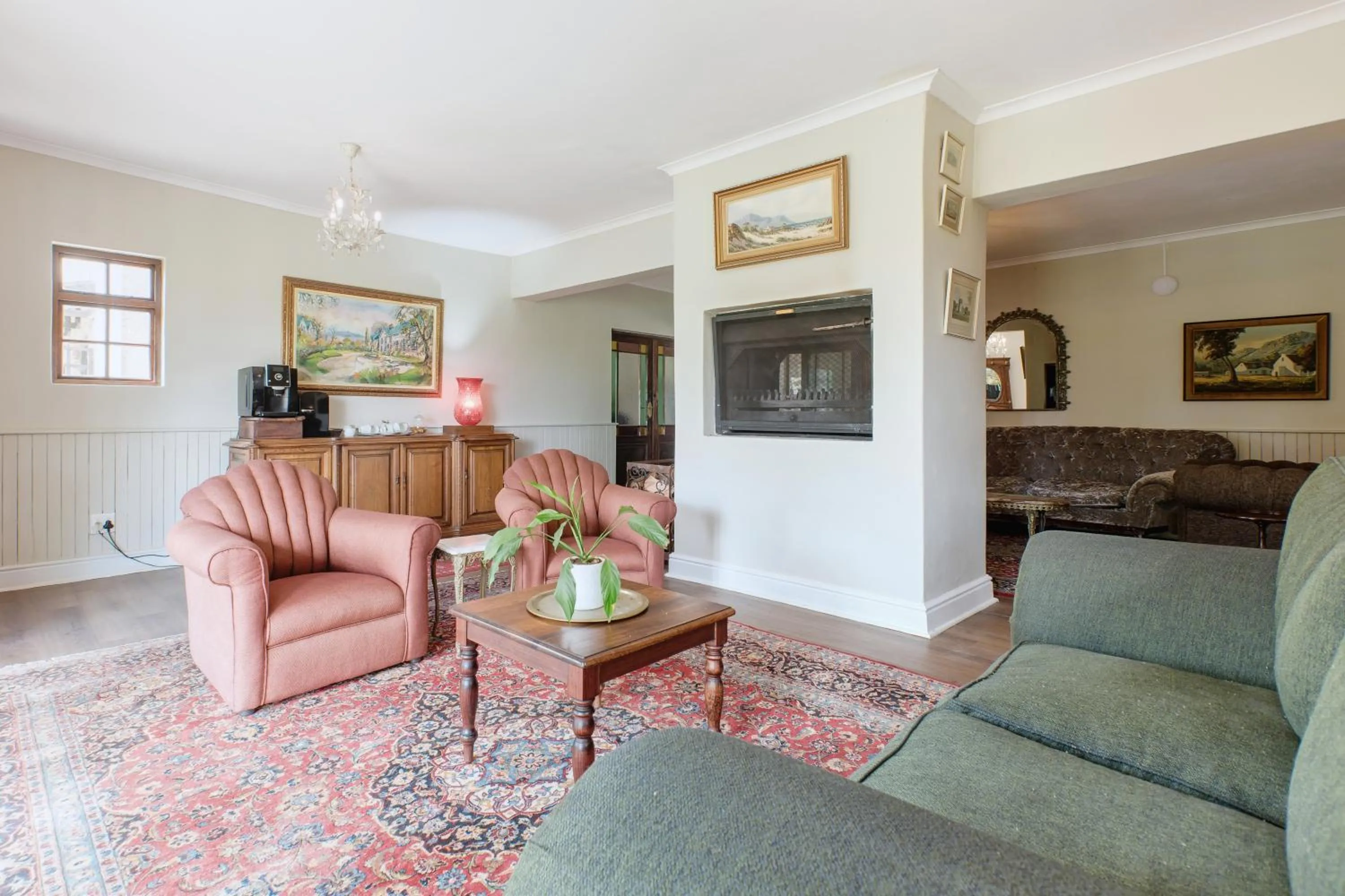 Living room in Portland Manor