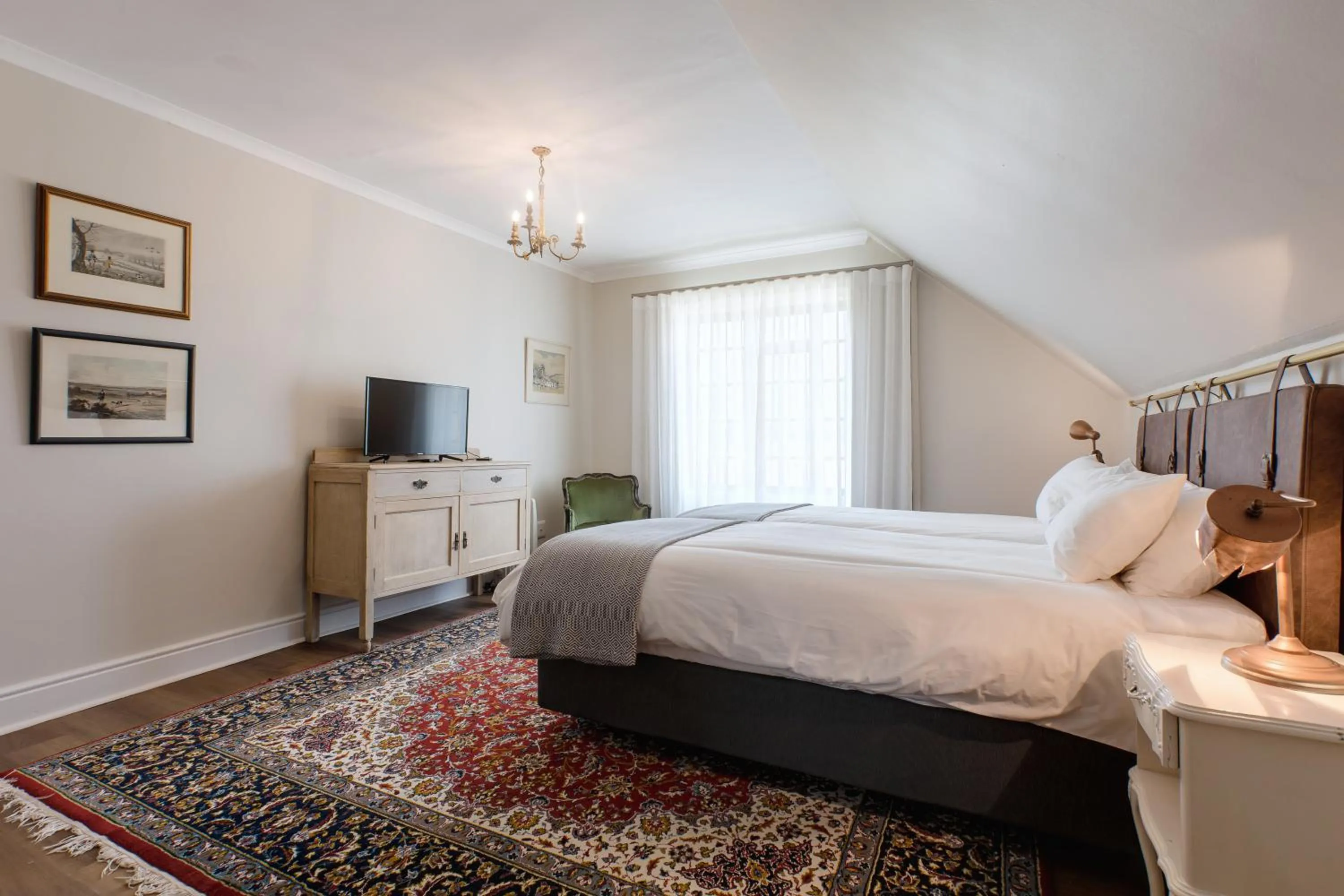 Bedroom, Bed in Portland Manor