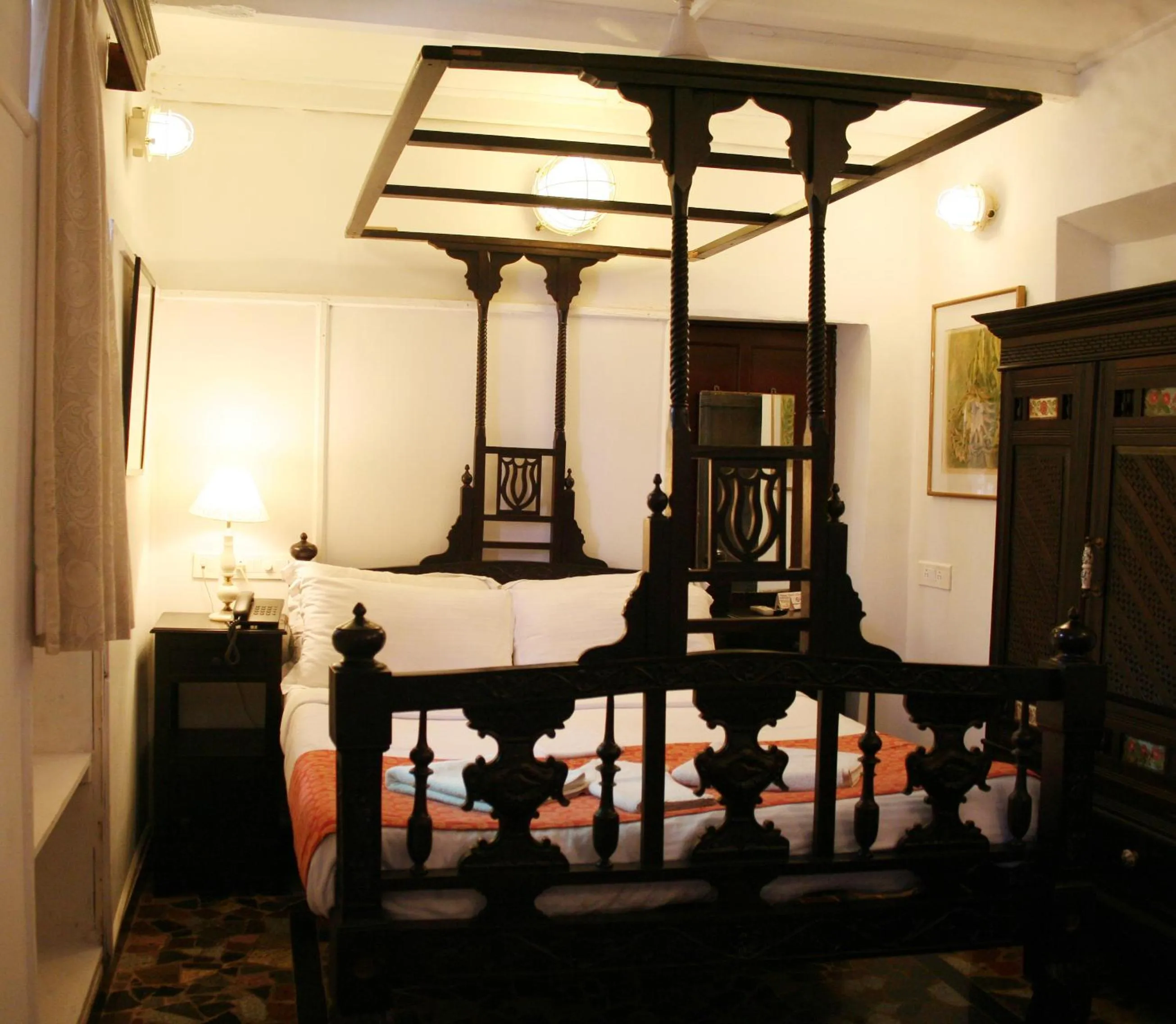 Bed in WelcomHeritage Panjim Pousada