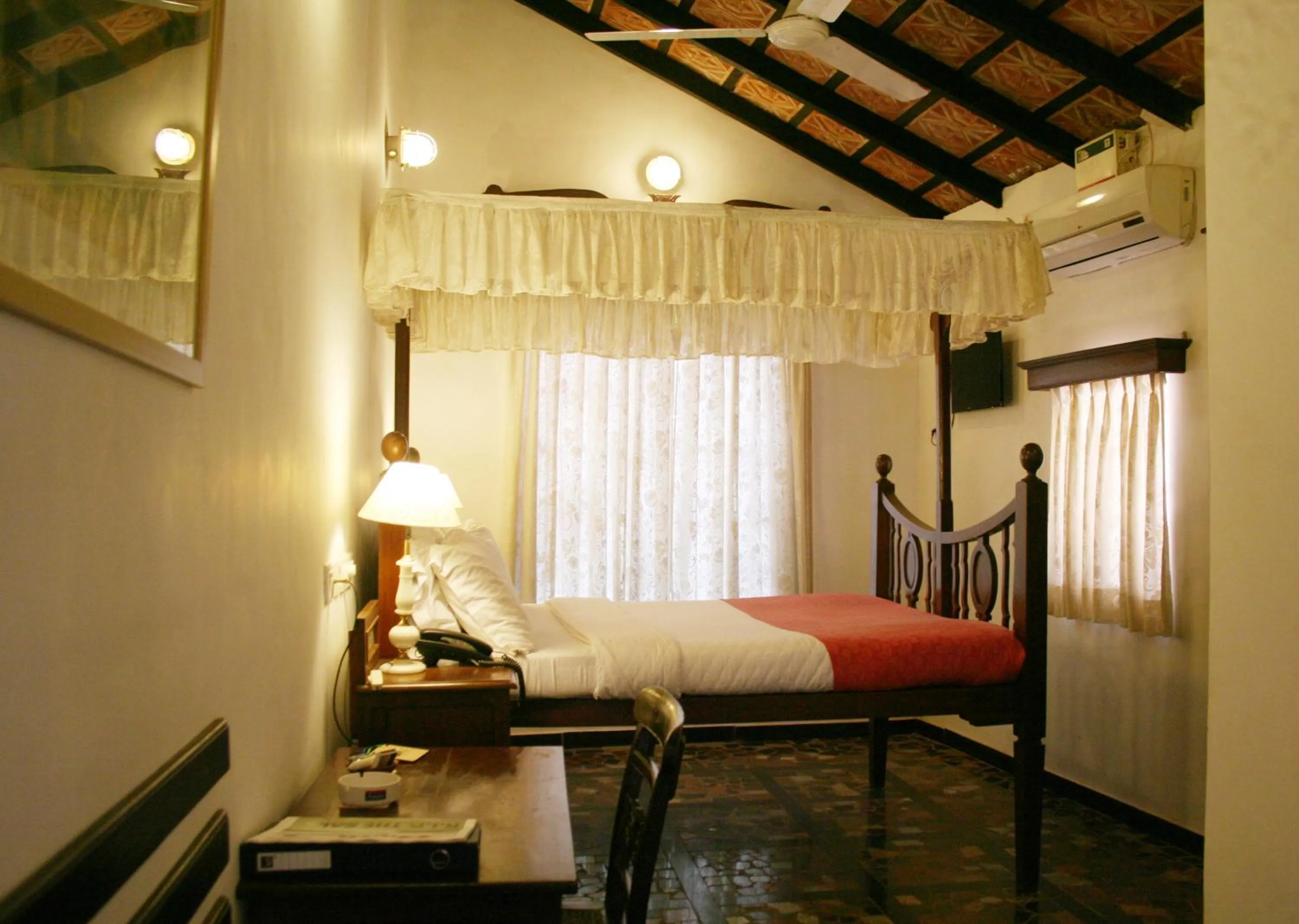Bed in WelcomHeritage Panjim Pousada