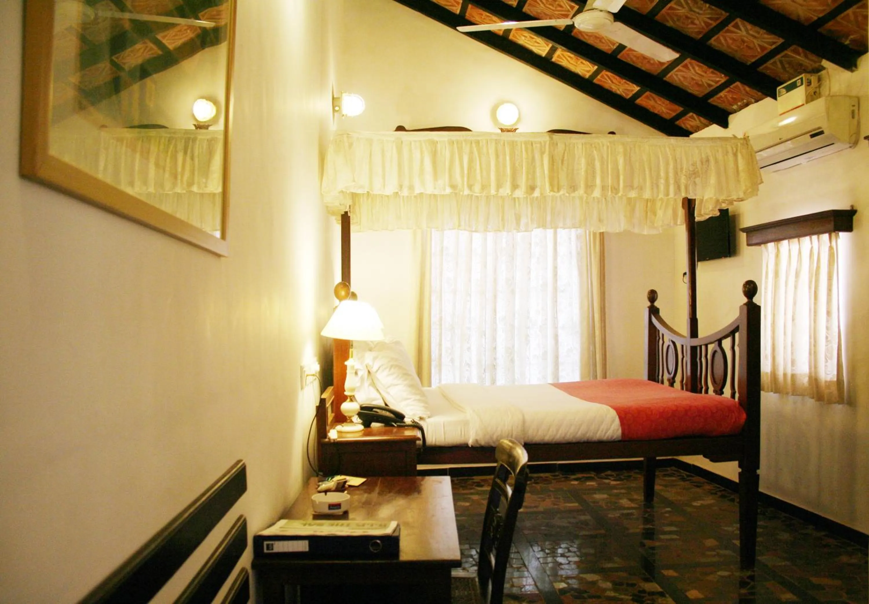Bed in WelcomHeritage Panjim Pousada