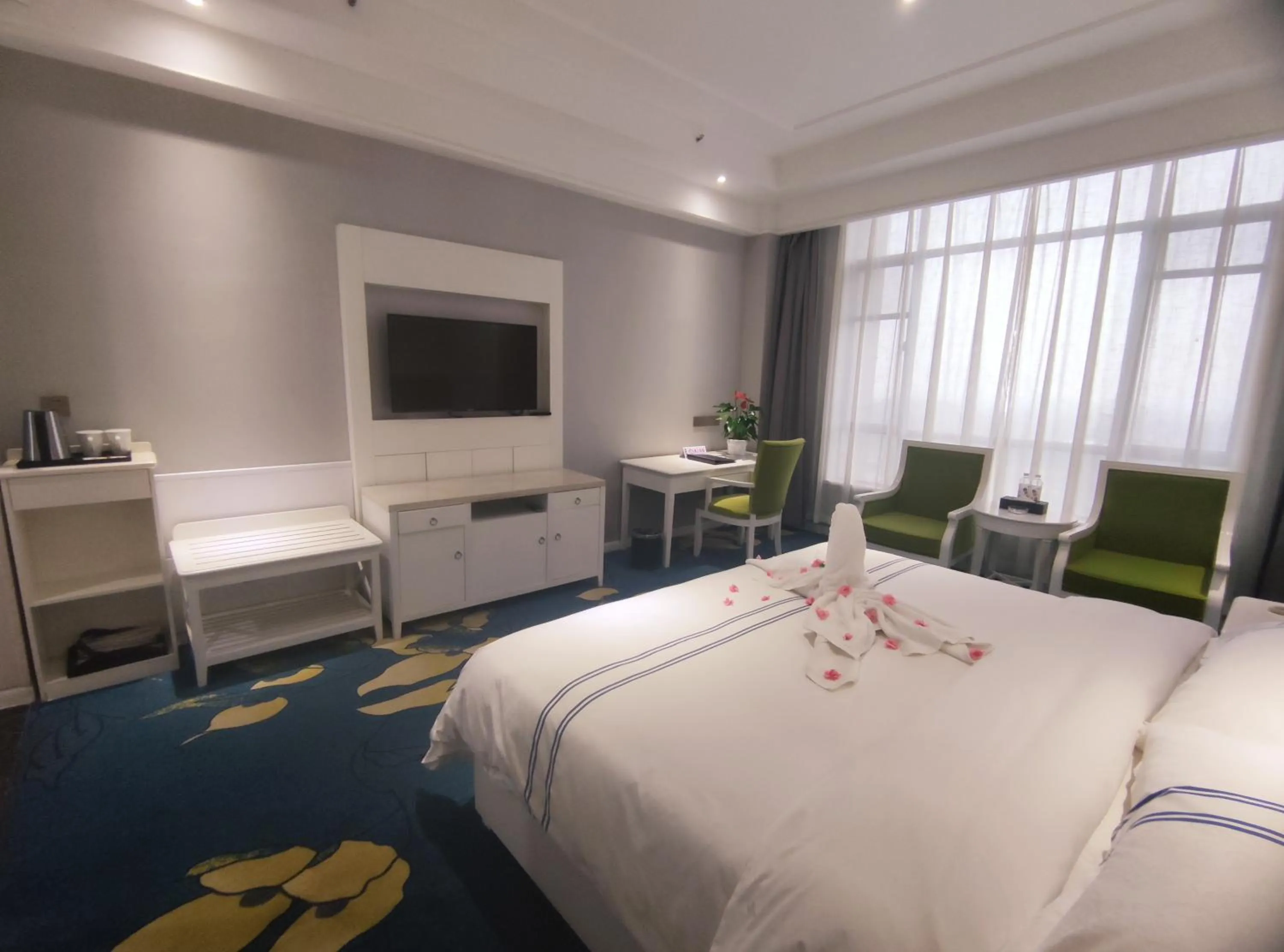 Photo of the whole room in Huashan Xinghe International Hotel