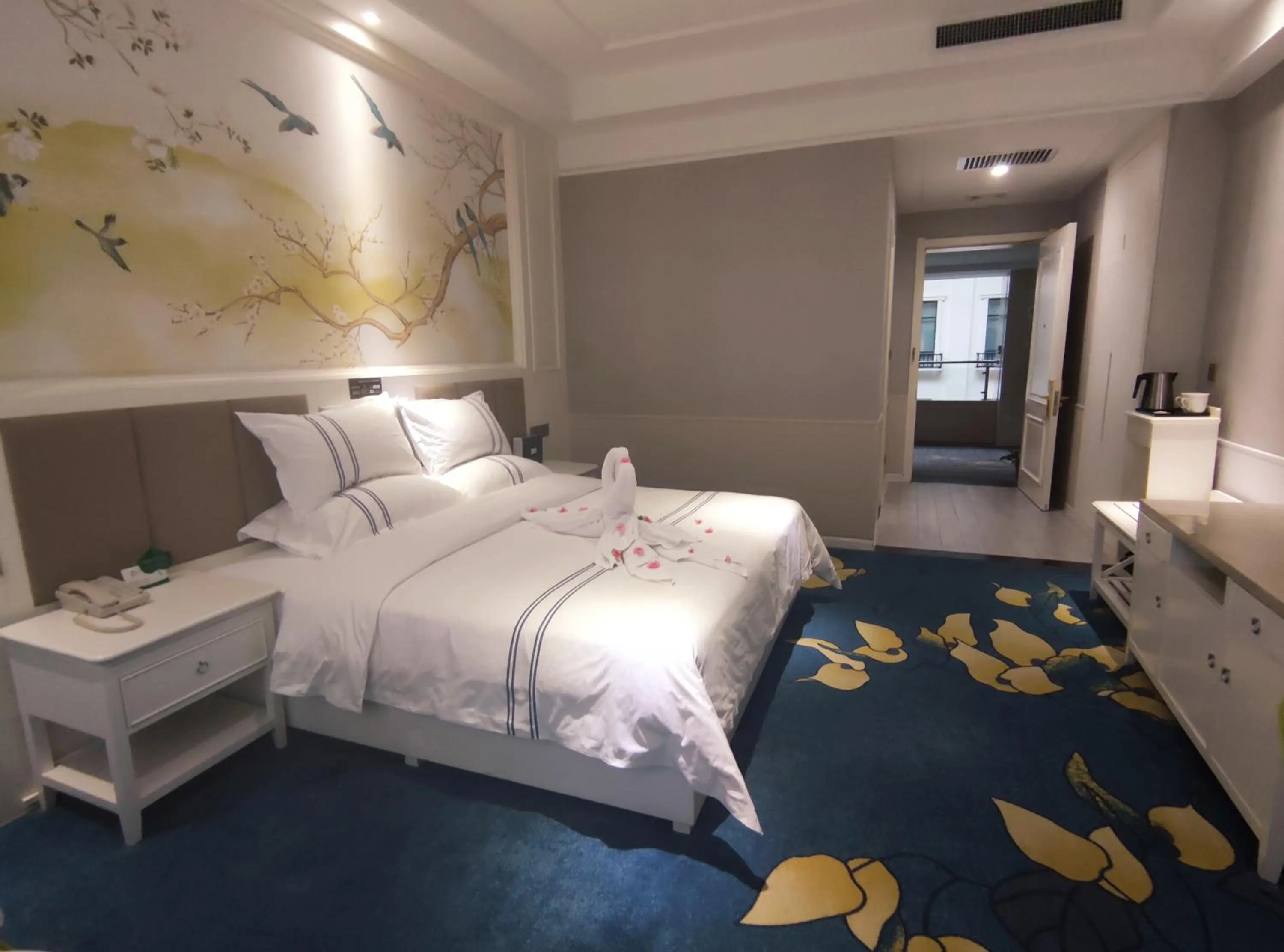 Photo of the whole room in Huashan Xinghe International Hotel