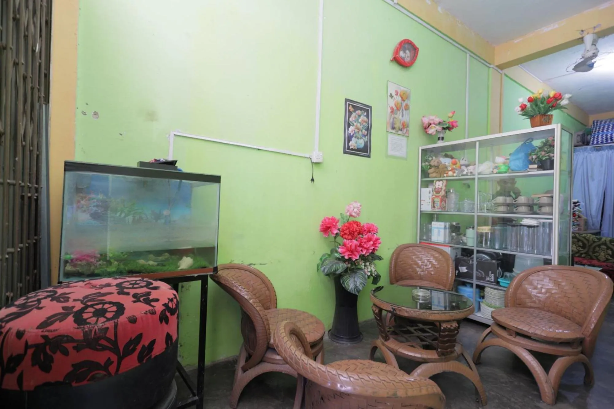 Lobby or reception in SPOT ON 93446 Penginapan Mak Yes