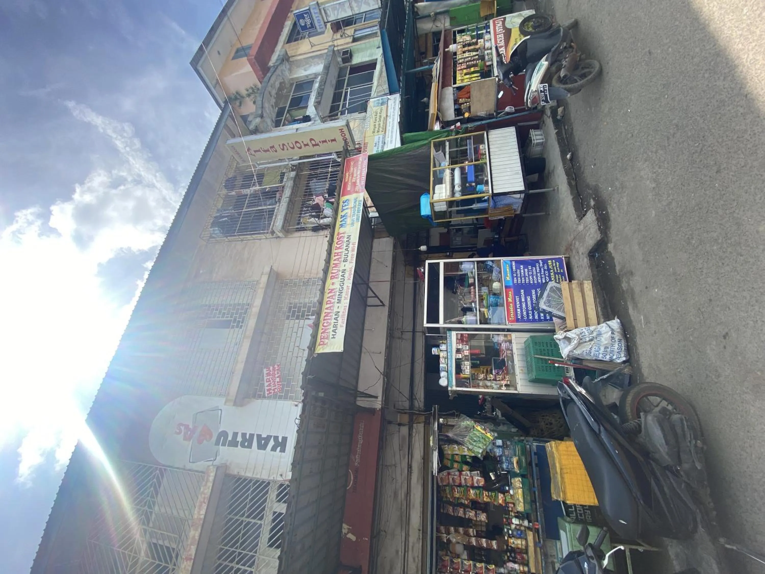 Facade/entrance in SPOT ON 93446 Penginapan Mak Yes