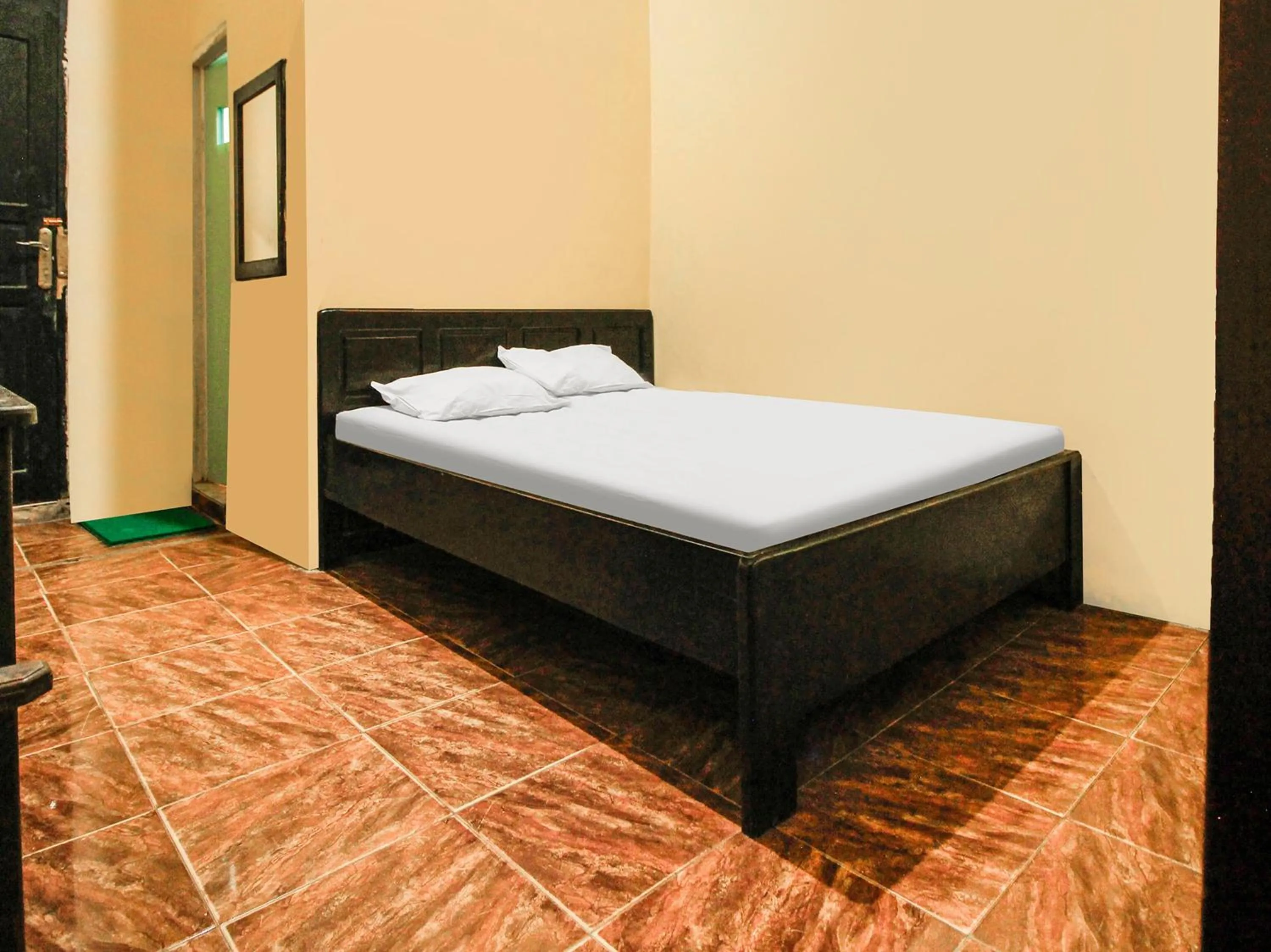 Bedroom, Bed in Hotel O Emmy Homestay Syariah