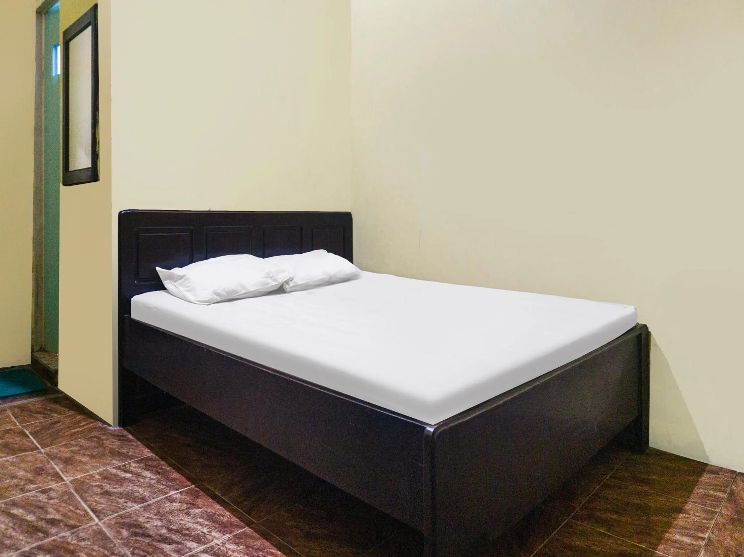 Bedroom, Bed in Hotel O Emmy Homestay Syariah